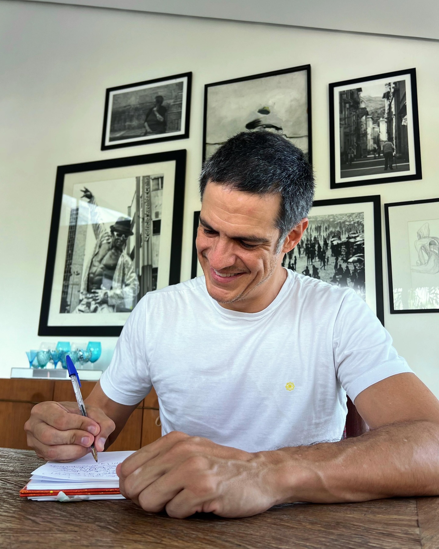 https://e.radikal.host/2025/04/20/mateusolanooficial_1744378662252-1.jpg