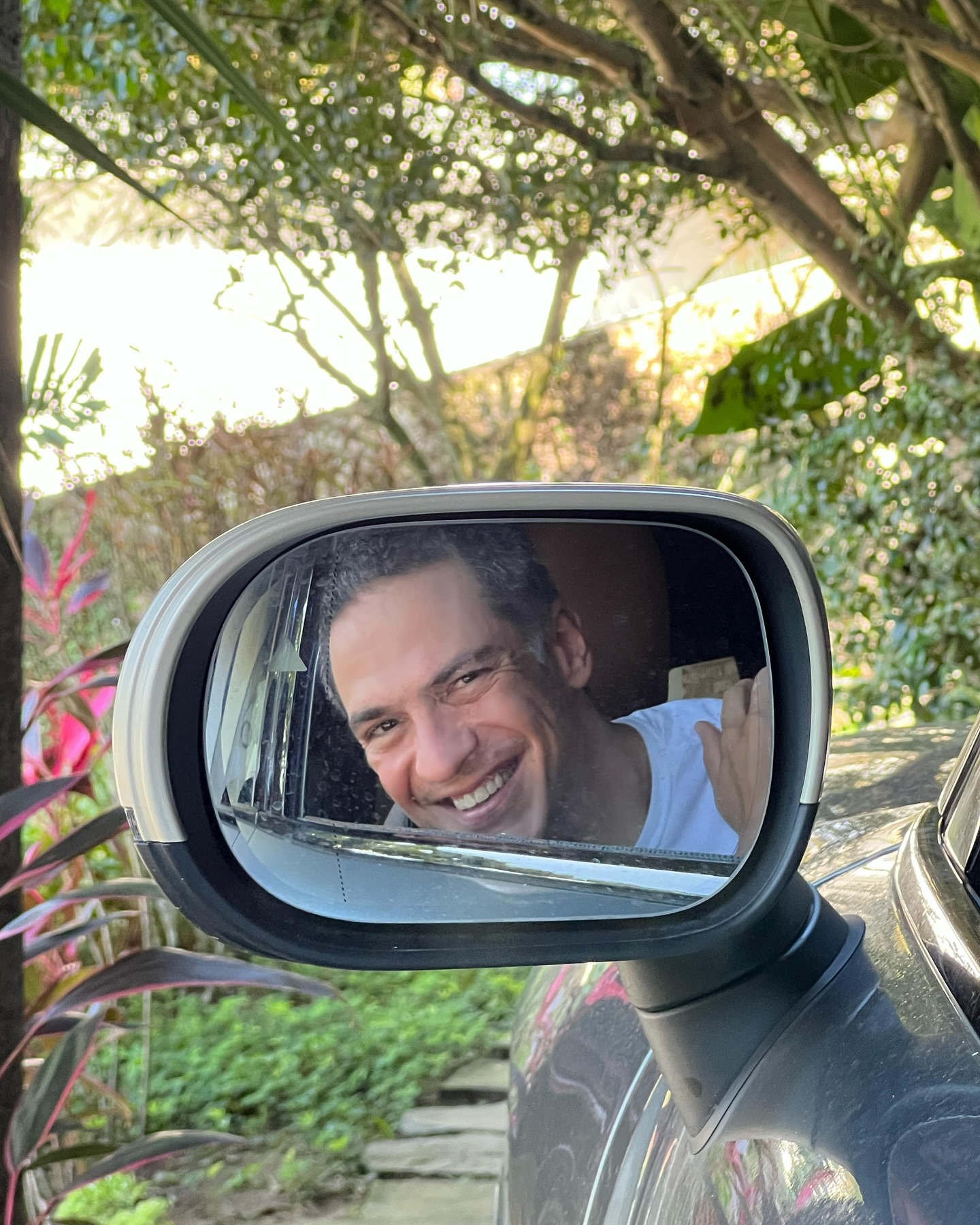 https://e.radikal.host/2025/04/20/mateusolanooficial_1744378669617.jpg