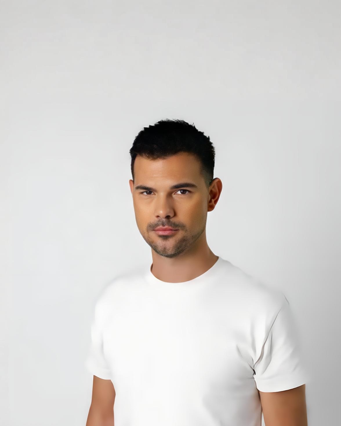 https://e.radikal.host/2025/04/21/tlautnerbrasil_1744382286225.jpg