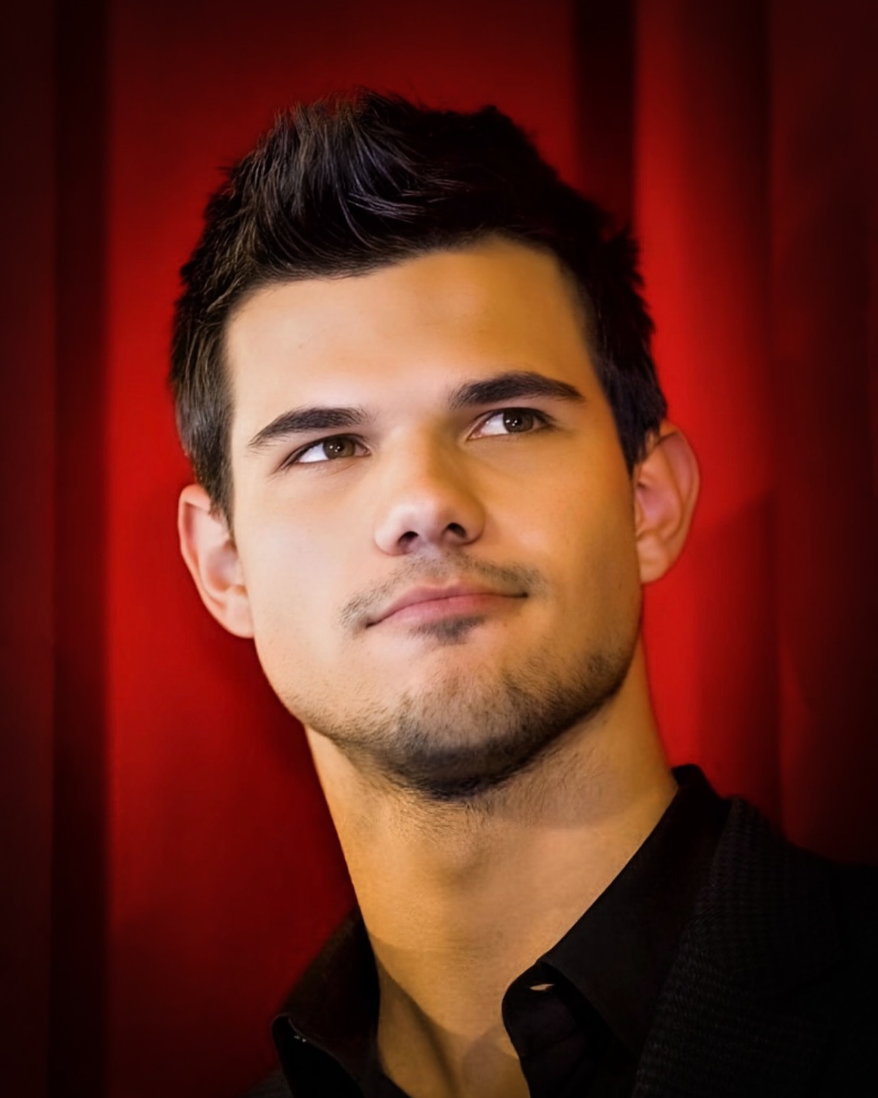 https://e.radikal.host/2025/04/21/tlautnerbrasil_1744382313150-1.jpg