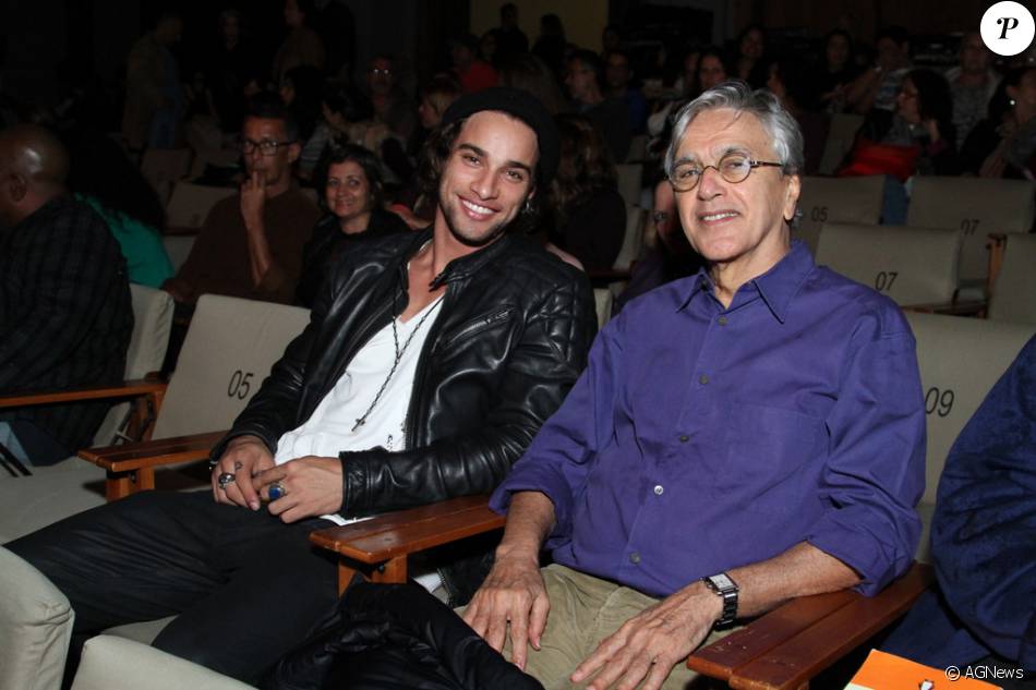https://e.radikal.host/2025/04/22/1509918-pablo-morais-assistiu-ao-show-ao-lado-do-950x0-3.jpg