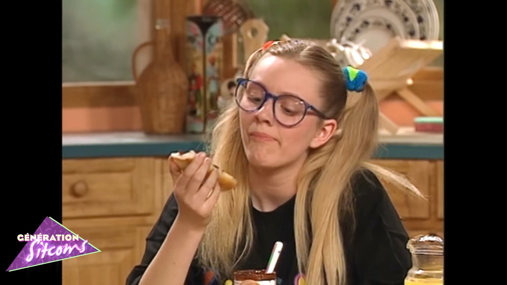 https://e.radikal.host/2025/04/22/PREMIERS-BAISERS-_-Le-vrai-baiser-_-EPISODE-1.mp4_snapshot_08.58.833.jpg