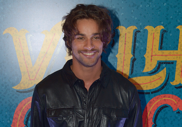 https://e.radikal.host/2025/04/22/festa-estreia-velho-chico-pablo-moraes.jpg