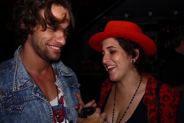 https://e.radikal.host/2025/04/22/pablo_morais_e_maria_pia_carone.jpg