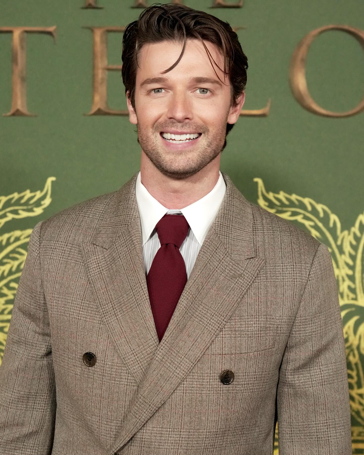 https://e.radikal.host/2025/04/22/patrickschwarzenegger_1744446724194.jpg