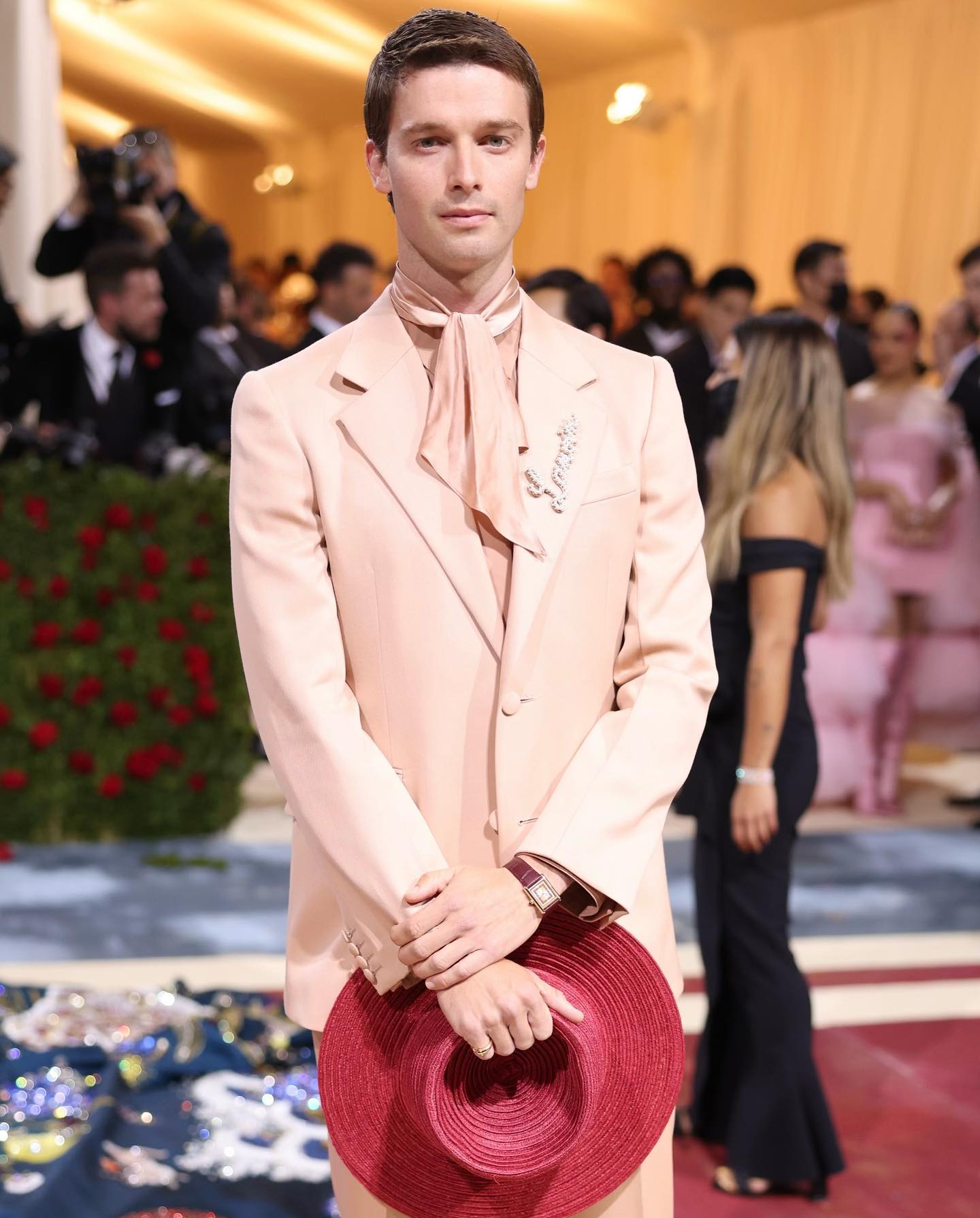 https://e.radikal.host/2025/04/22/patrickschwarzenegger_1744446800328-1.jpg