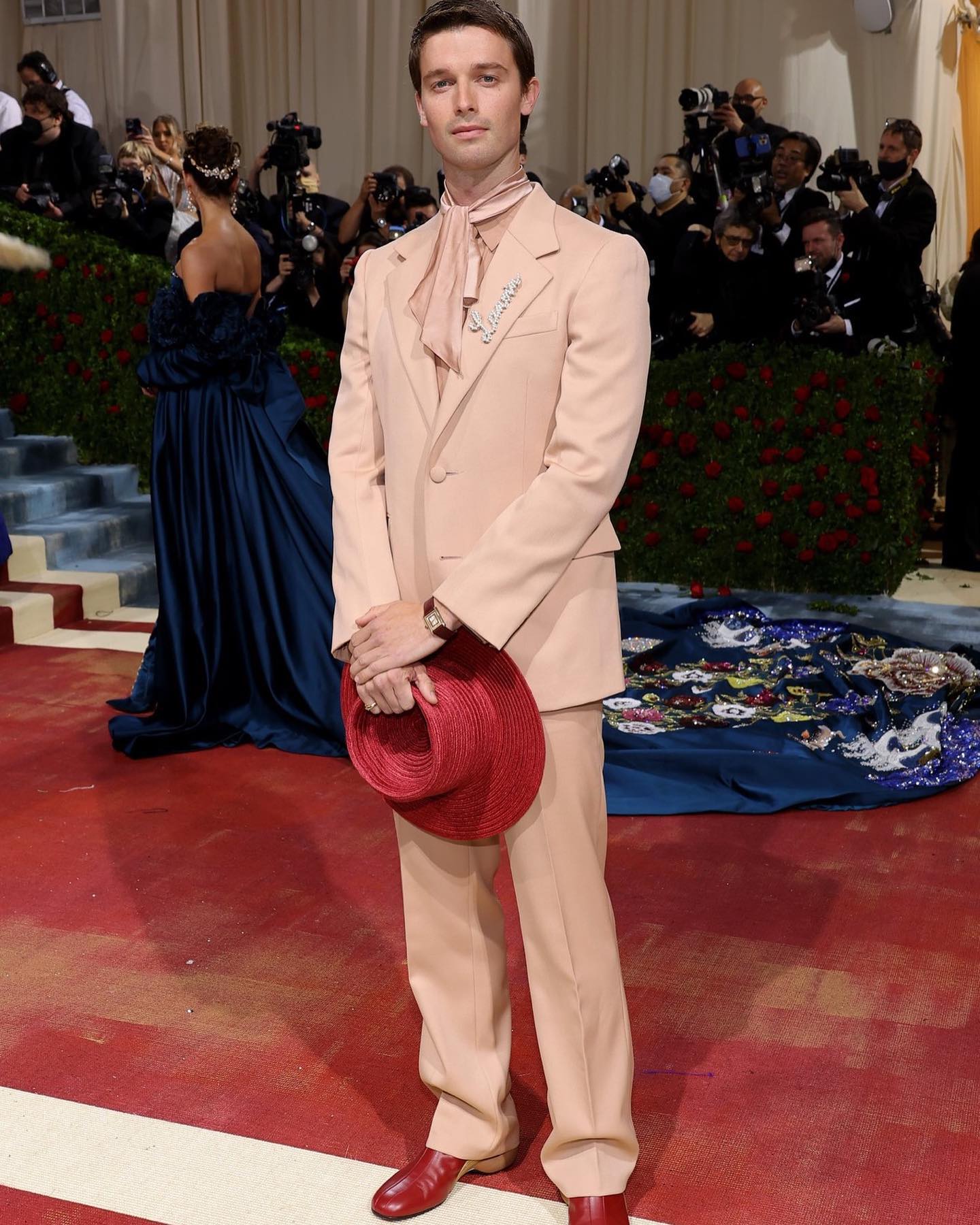https://e.radikal.host/2025/04/22/patrickschwarzenegger_1744446802298.jpg