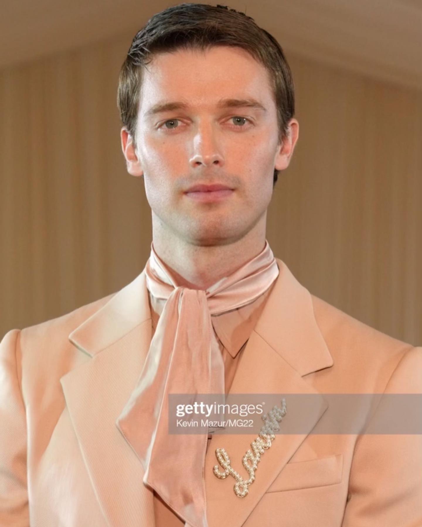 https://e.radikal.host/2025/04/22/patrickschwarzenegger_1744446804083.jpg