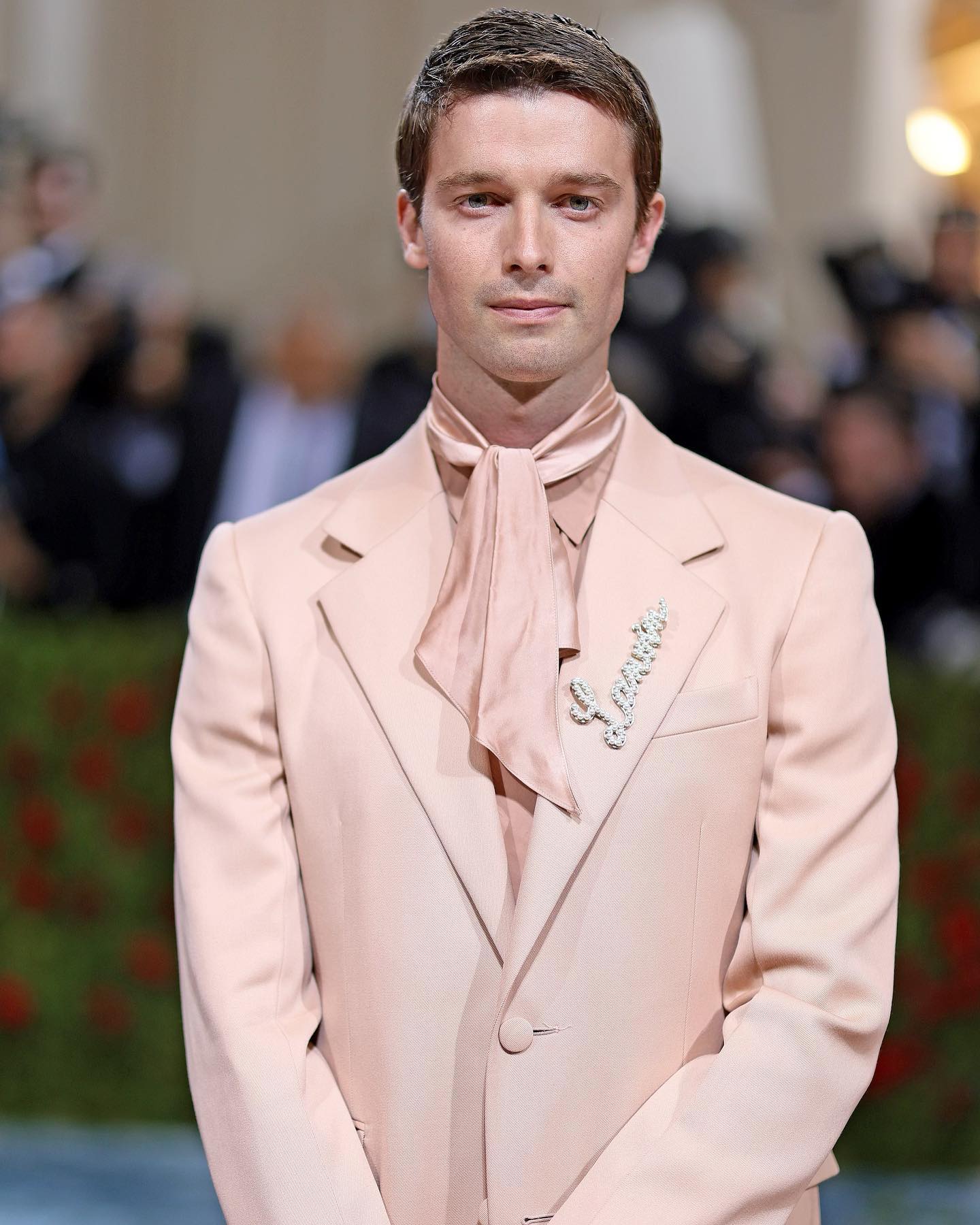 https://e.radikal.host/2025/04/22/patrickschwarzenegger_1744446806156.jpg
