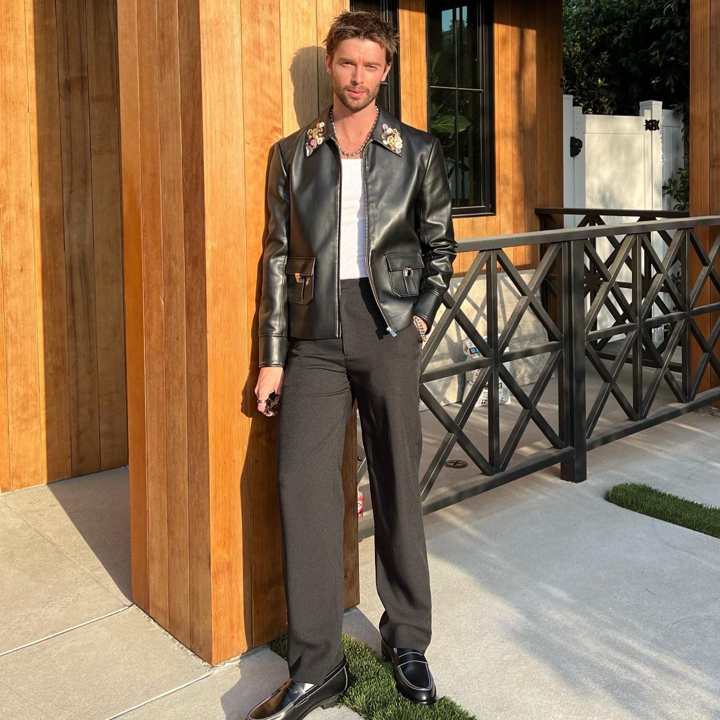 https://e.radikal.host/2025/04/22/patrickschwarzenegger_1744446810563-1.jpg
