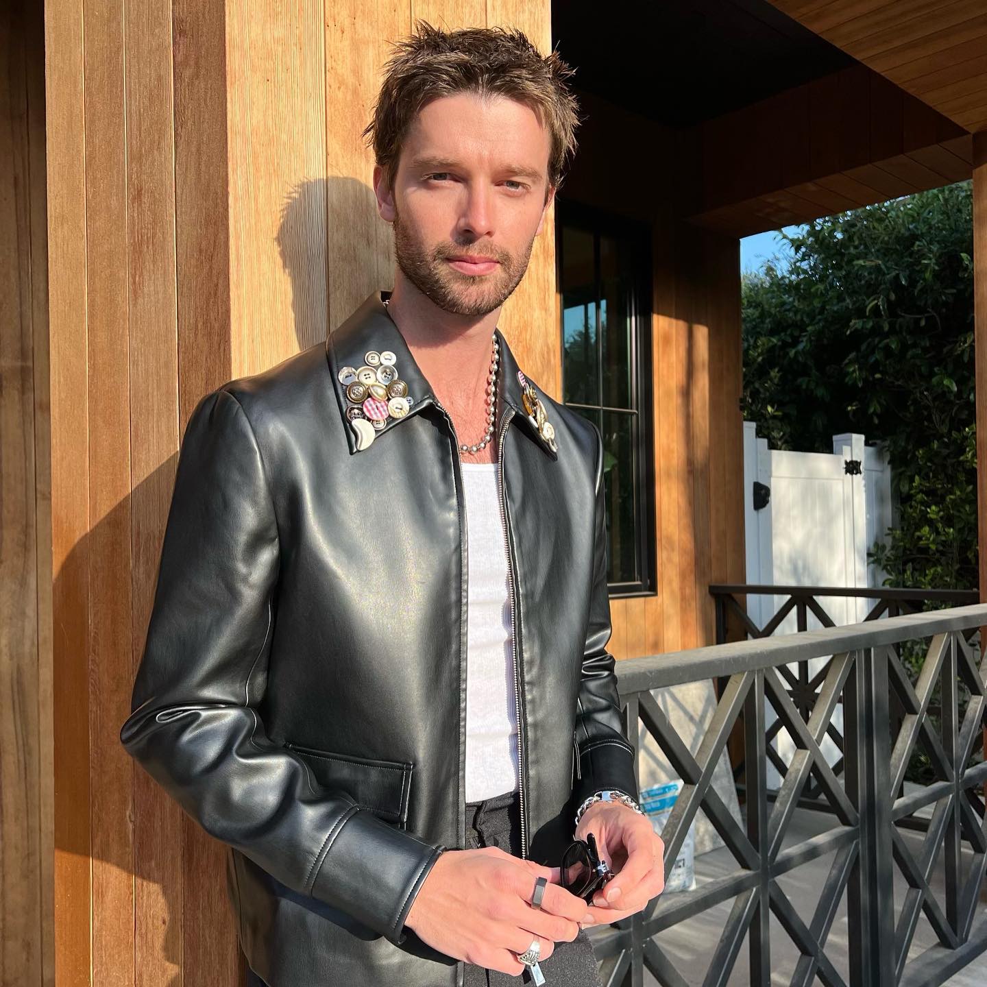 https://e.radikal.host/2025/04/22/patrickschwarzenegger_1744446810563.jpg