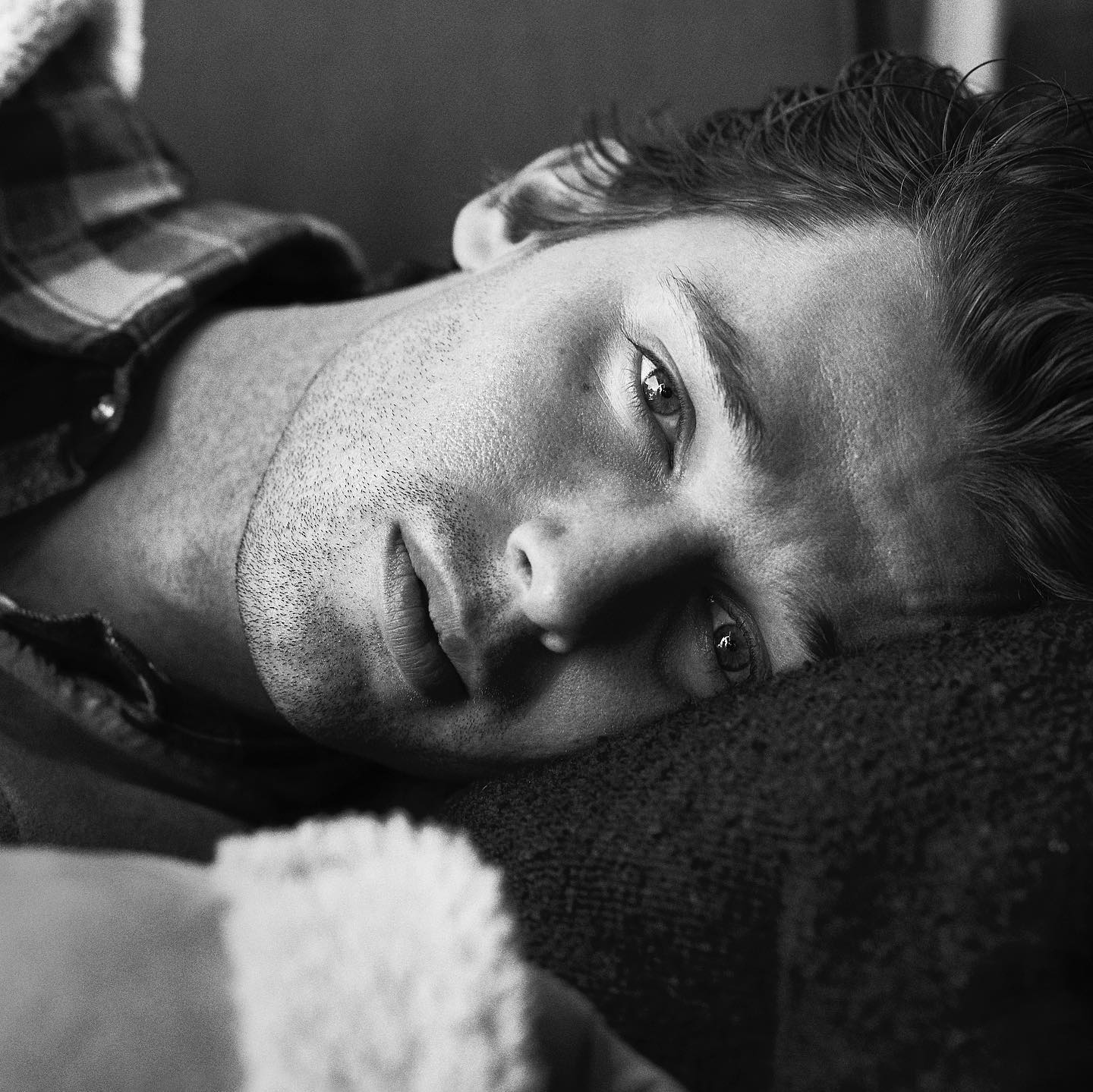 https://e.radikal.host/2025/04/22/patrickschwarzenegger_1744446832848-1.jpg