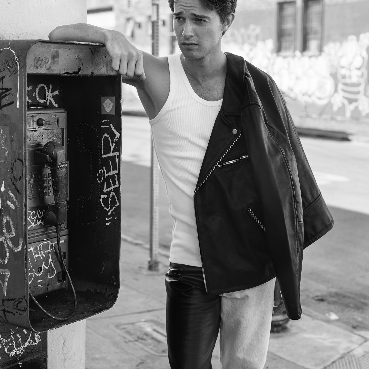 https://e.radikal.host/2025/04/22/patrickschwarzenegger_1744446845663.jpg