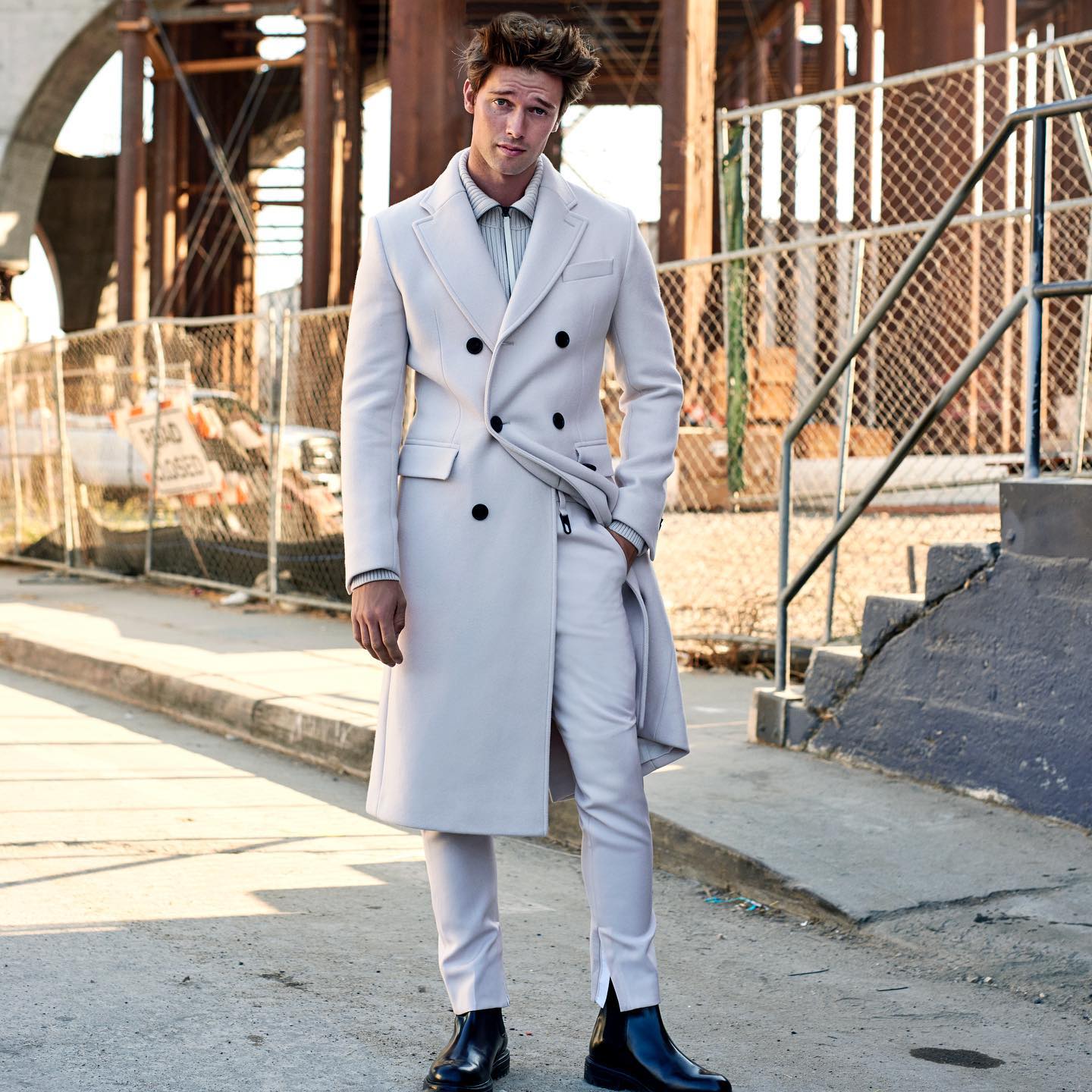 https://e.radikal.host/2025/04/22/patrickschwarzenegger_1744446847445.jpg