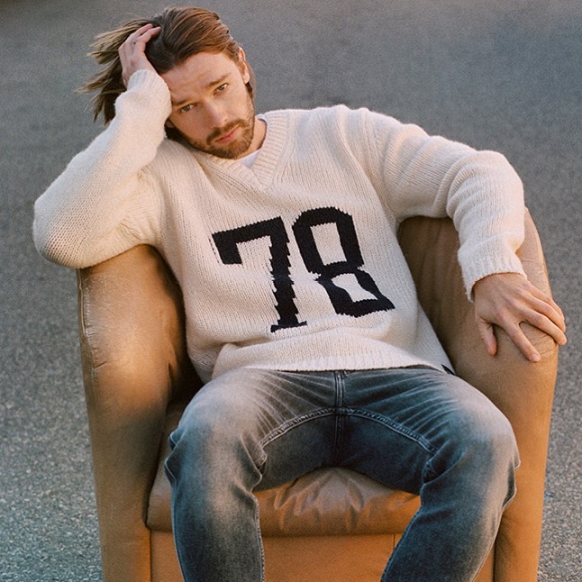 https://e.radikal.host/2025/04/22/patrickschwarzenegger_1744446854667.jpg