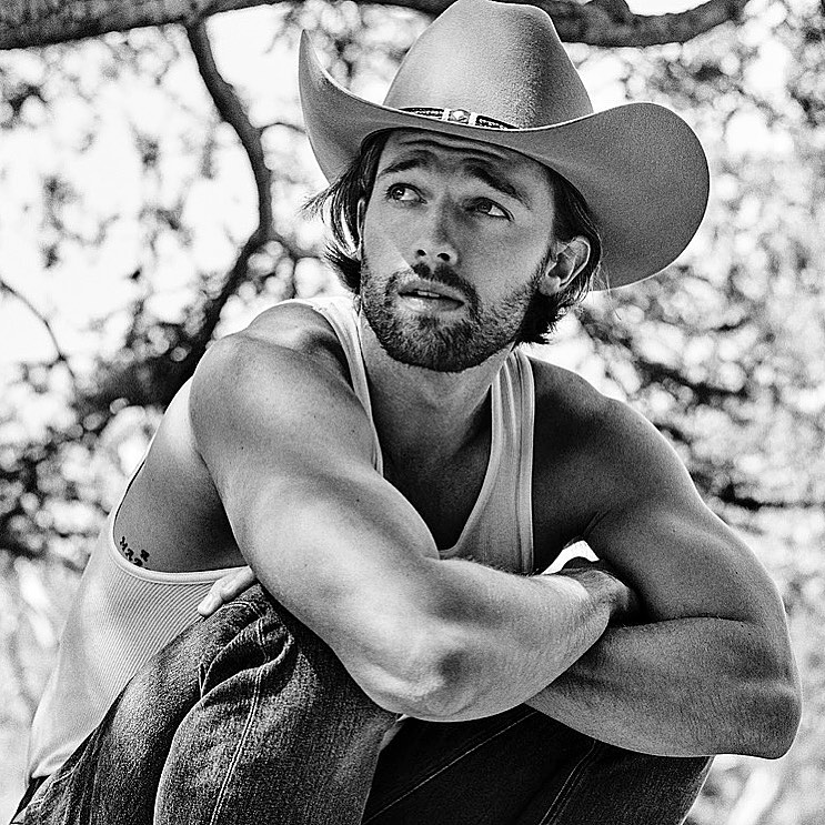 https://e.radikal.host/2025/04/22/patrickschwarzenegger_1744446860030.jpg