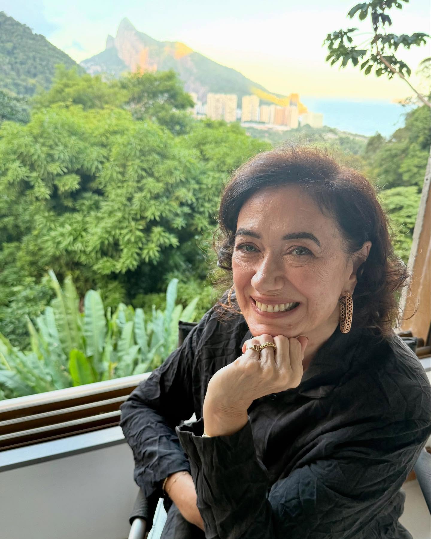 https://e.radikal.host/2025/04/23/lilia_cabral_1744527244805-1.jpg