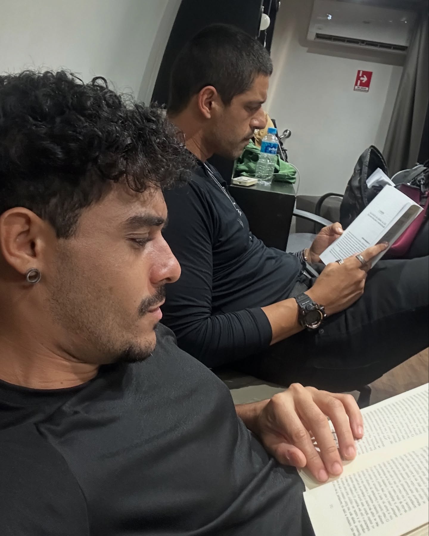 https://e.radikal.host/2025/04/23/oigorfernandez_1744703557171.jpg