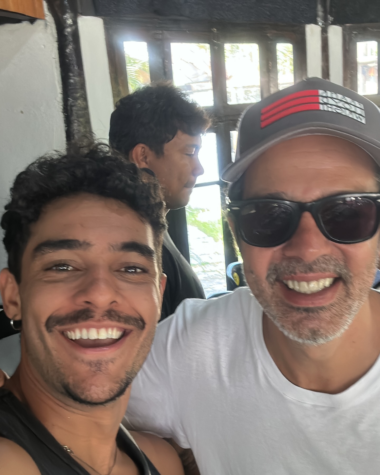 https://e.radikal.host/2025/04/23/oigorfernandez_1744703567579.jpg