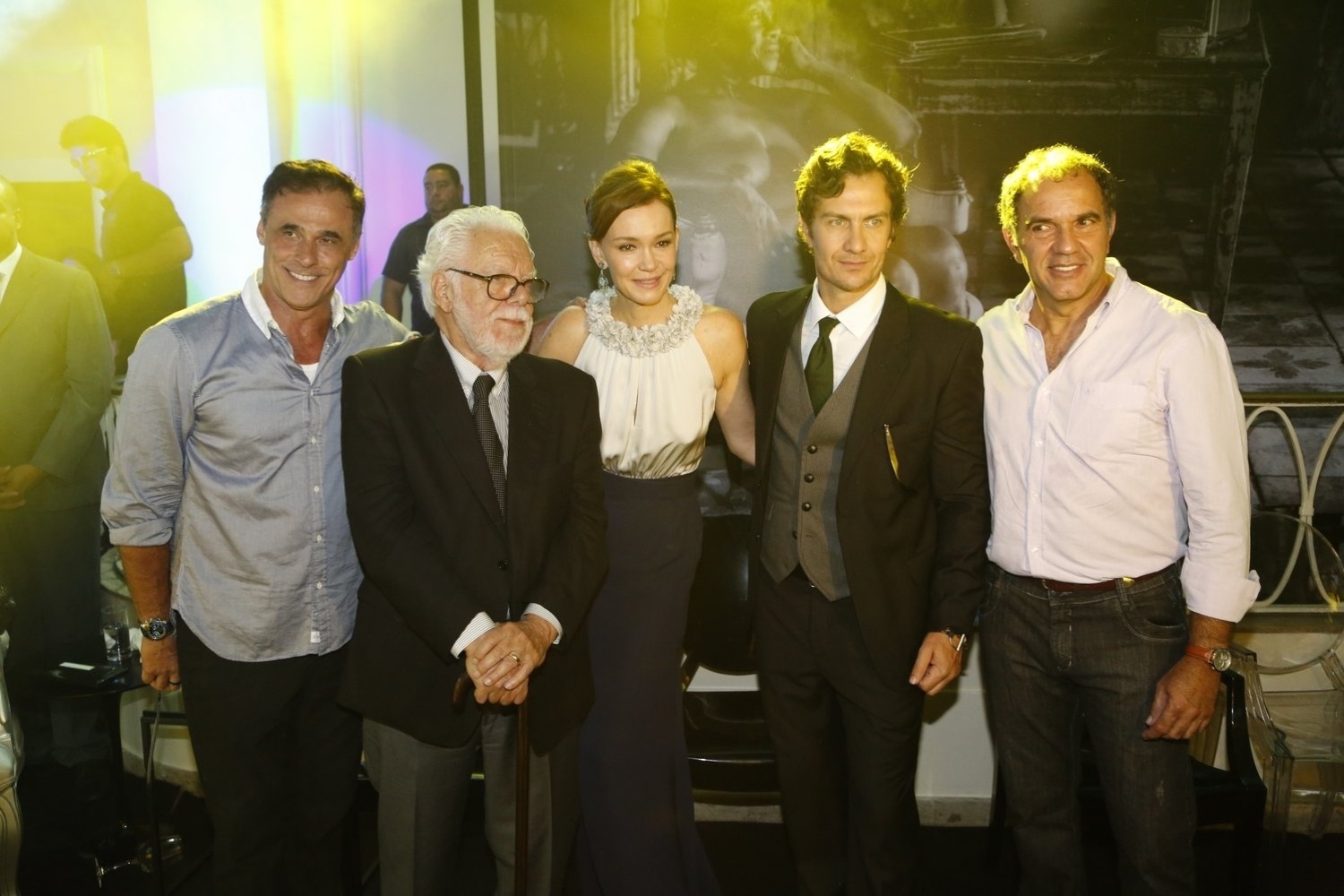 https://e.radikal.host/2025/04/24/2fev2014---oscar-magrini-manoel-carlos-julia-lemmertz-gabriel-braga-nunes-e-humberto-martins-na-festa-da-novela-em-familia-1391426504917_1500x1000.jpg