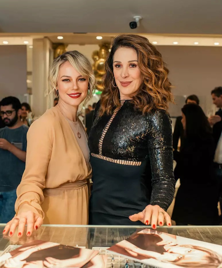 https://e.radikal.host/2025/04/24/claudiaraia_1744705439773.jpg