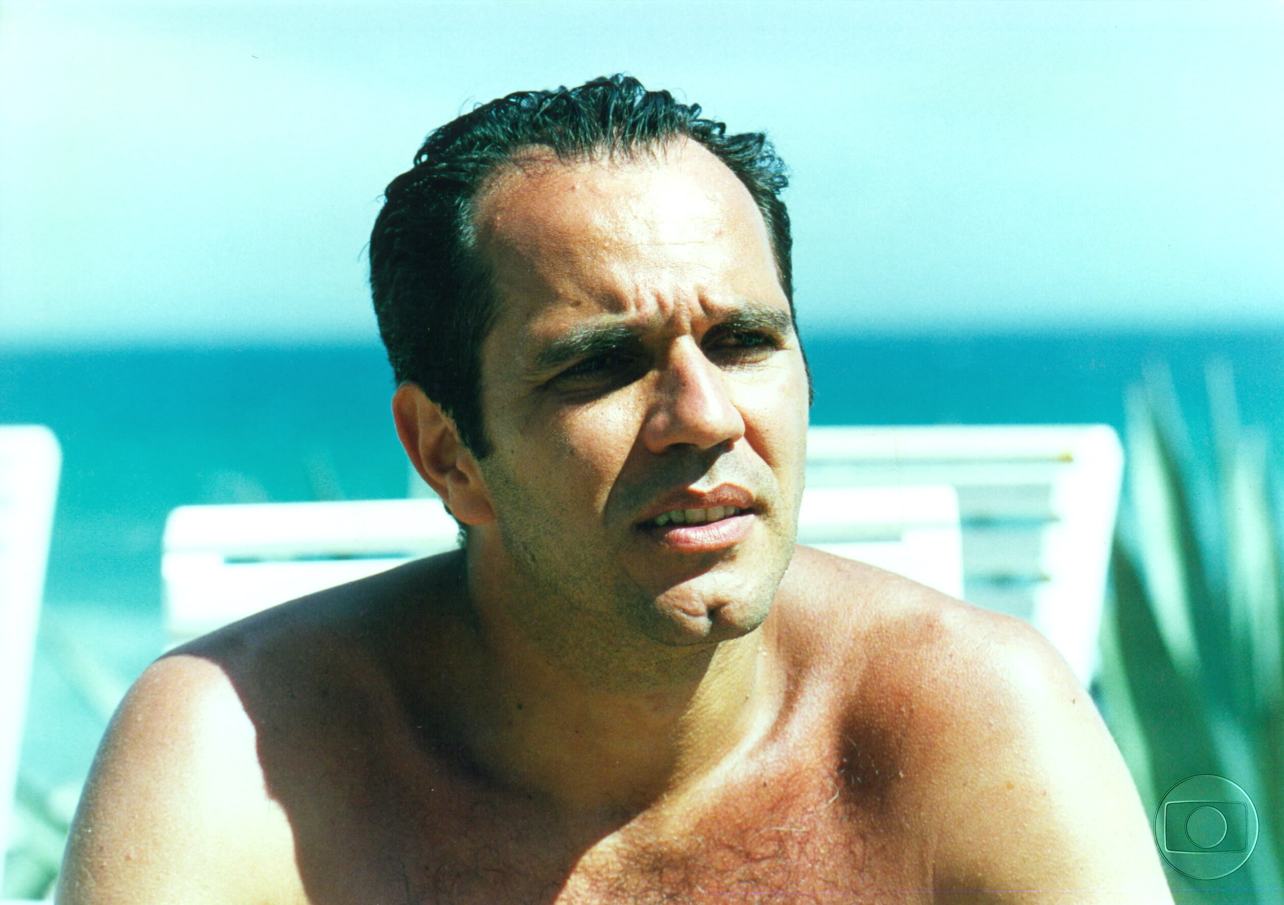 https://e.radikal.host/2025/04/24/corpo_dourado-humberto_martins10.jpg