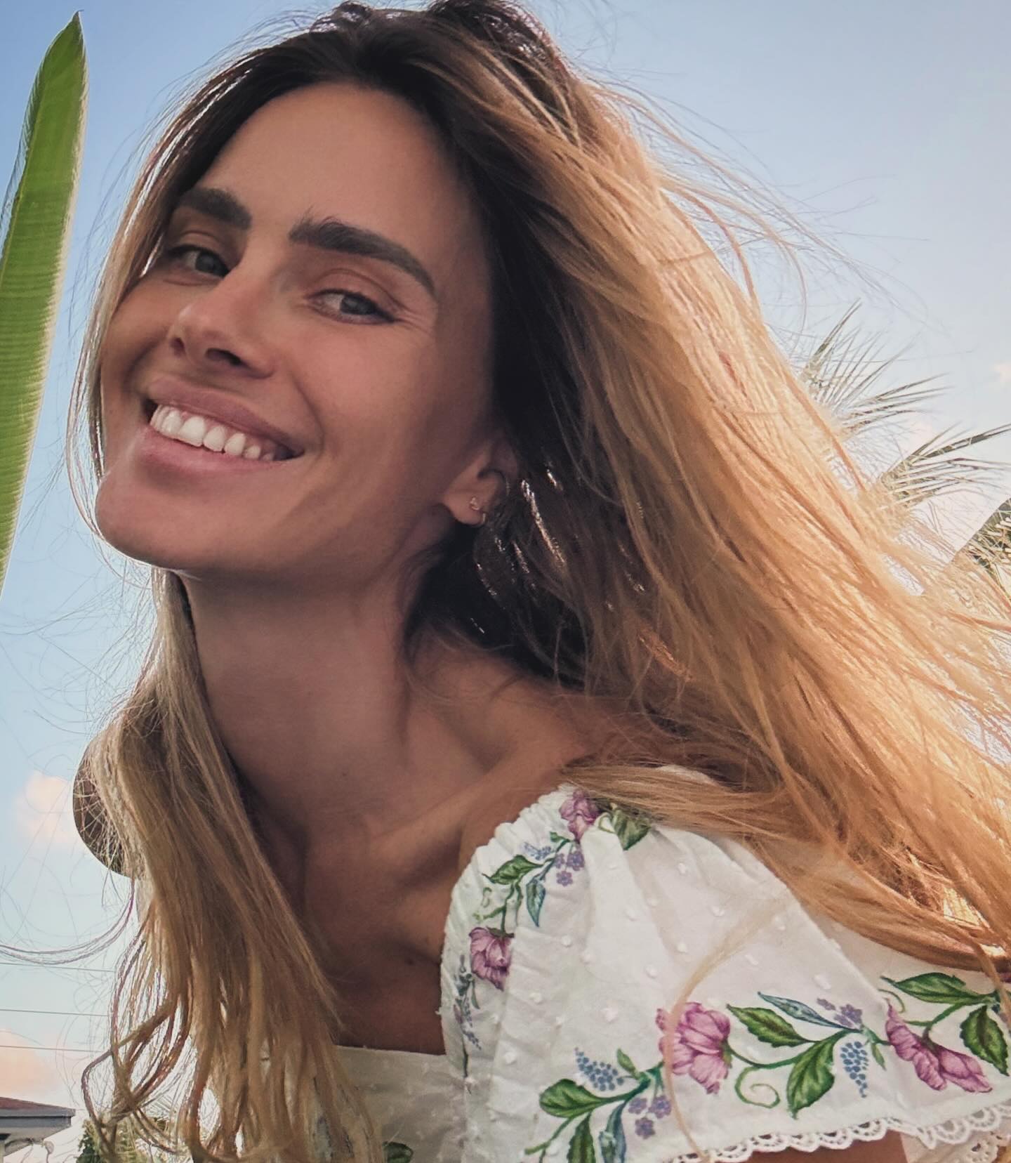 https://e.radikal.host/2025/04/30/loracarola_1745219437853.jpg