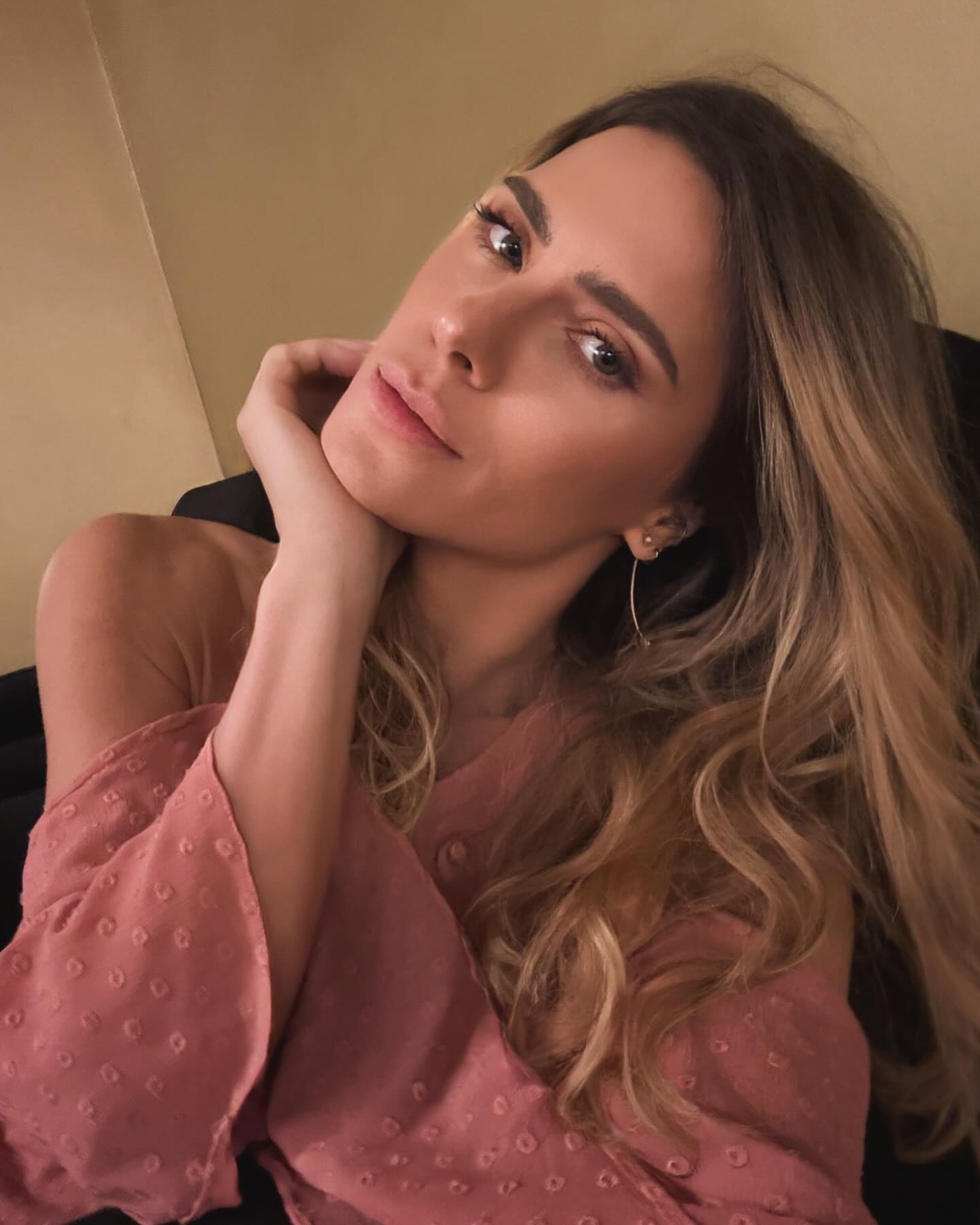 https://e.radikal.host/2025/04/30/loracarola_1745219456835.jpg