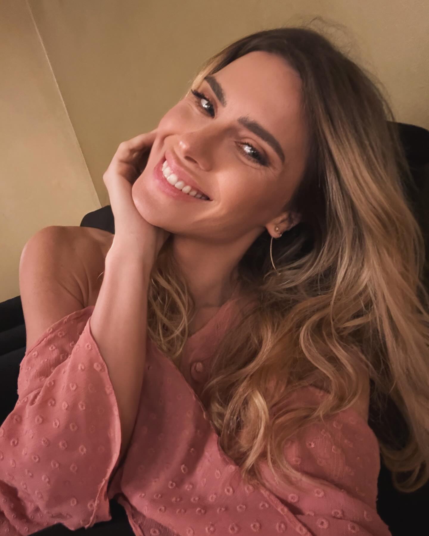 https://e.radikal.host/2025/04/30/loracarola_1745219458955.jpg