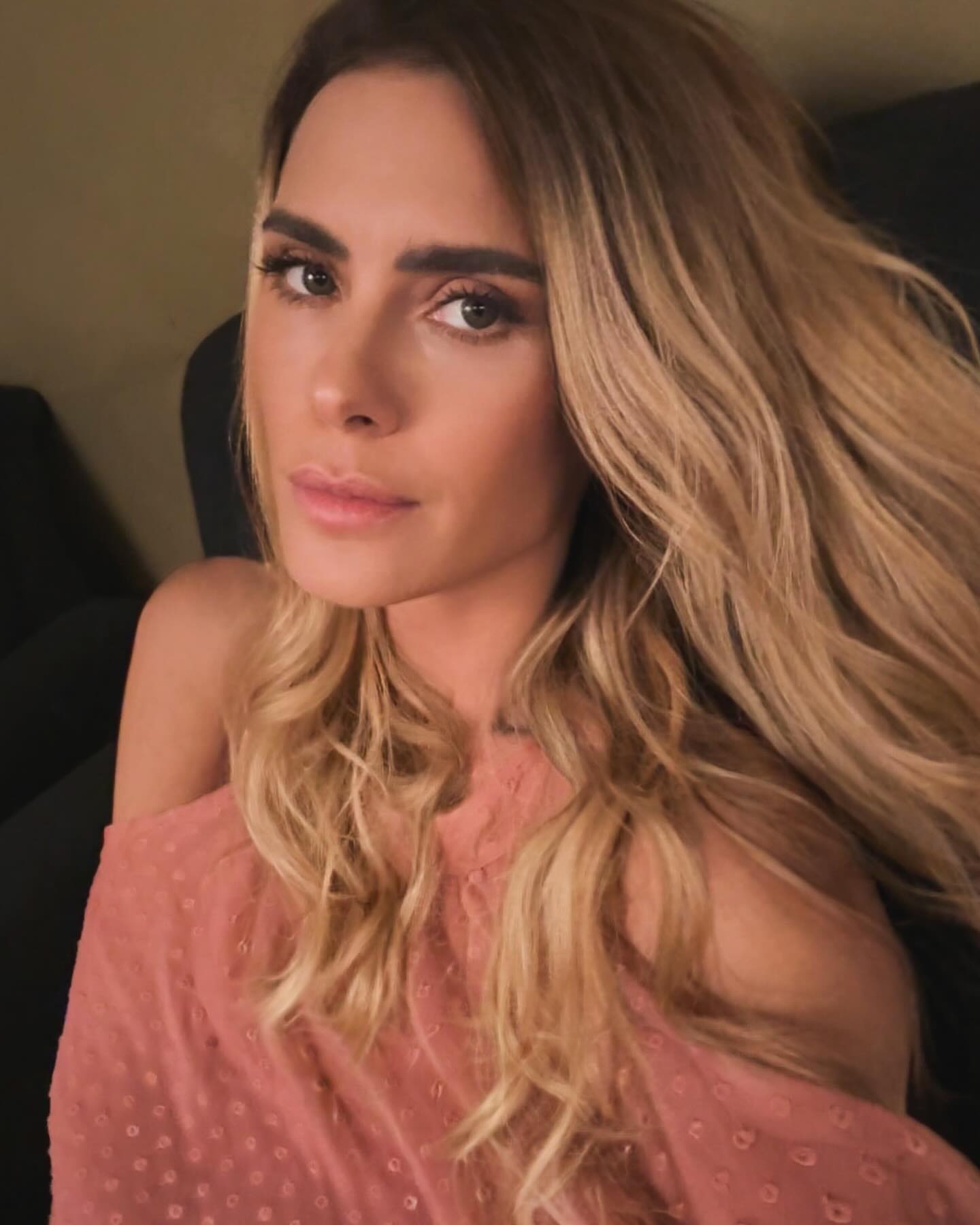 https://e.radikal.host/2025/04/30/loracarola_1745219460742.jpg