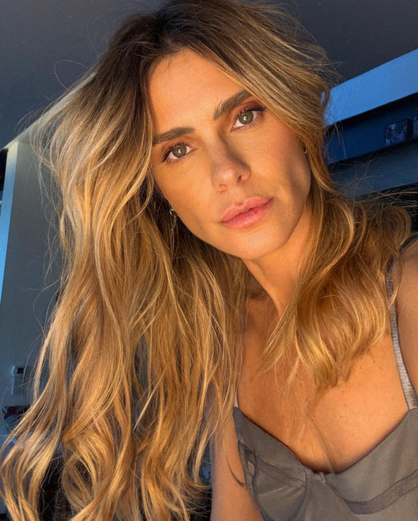 https://e.radikal.host/2025/04/30/loracarola_1745219495738-1.jpg