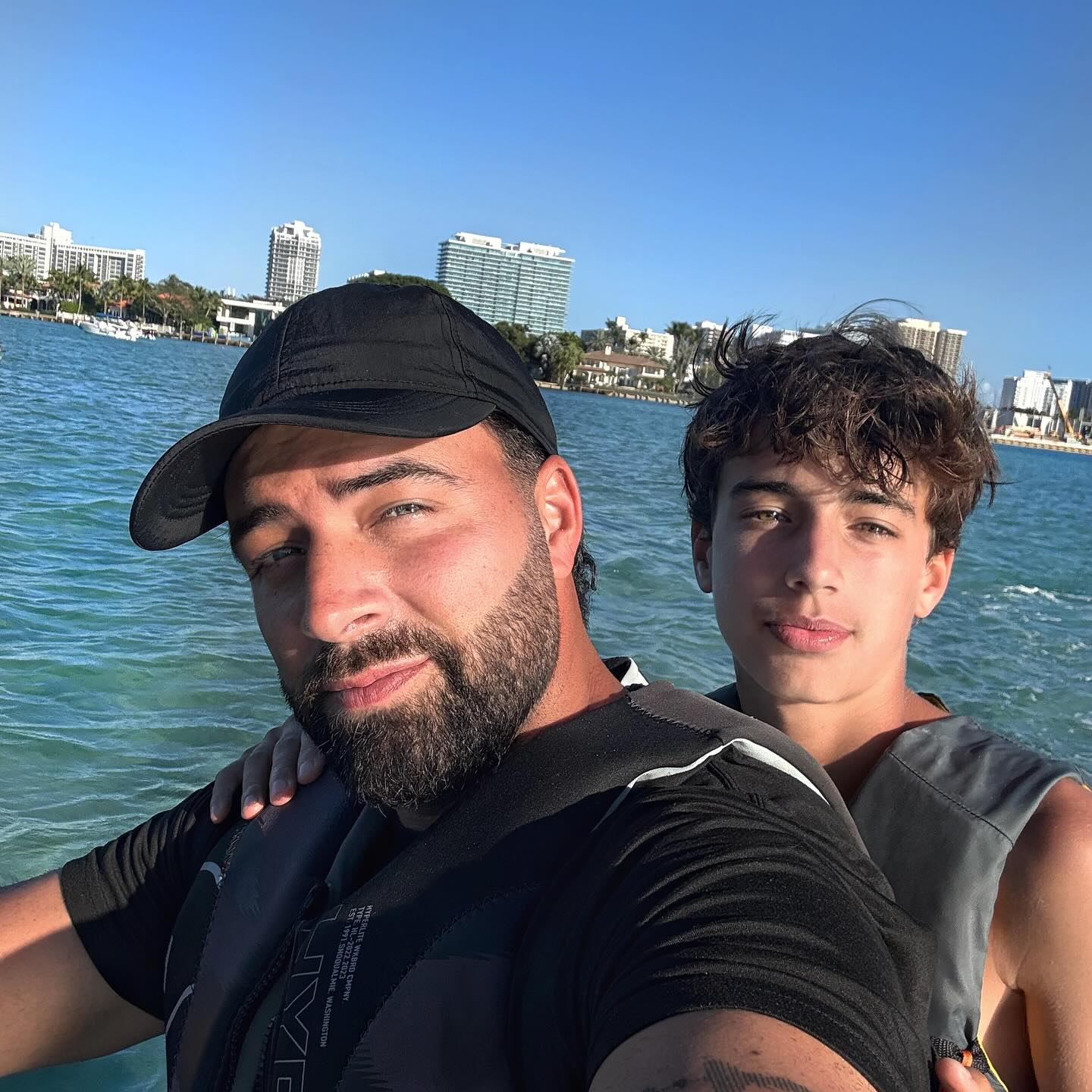 https://e.radikal.host/2025/05/01/jencarlosmusic_1745220983292-1.jpg