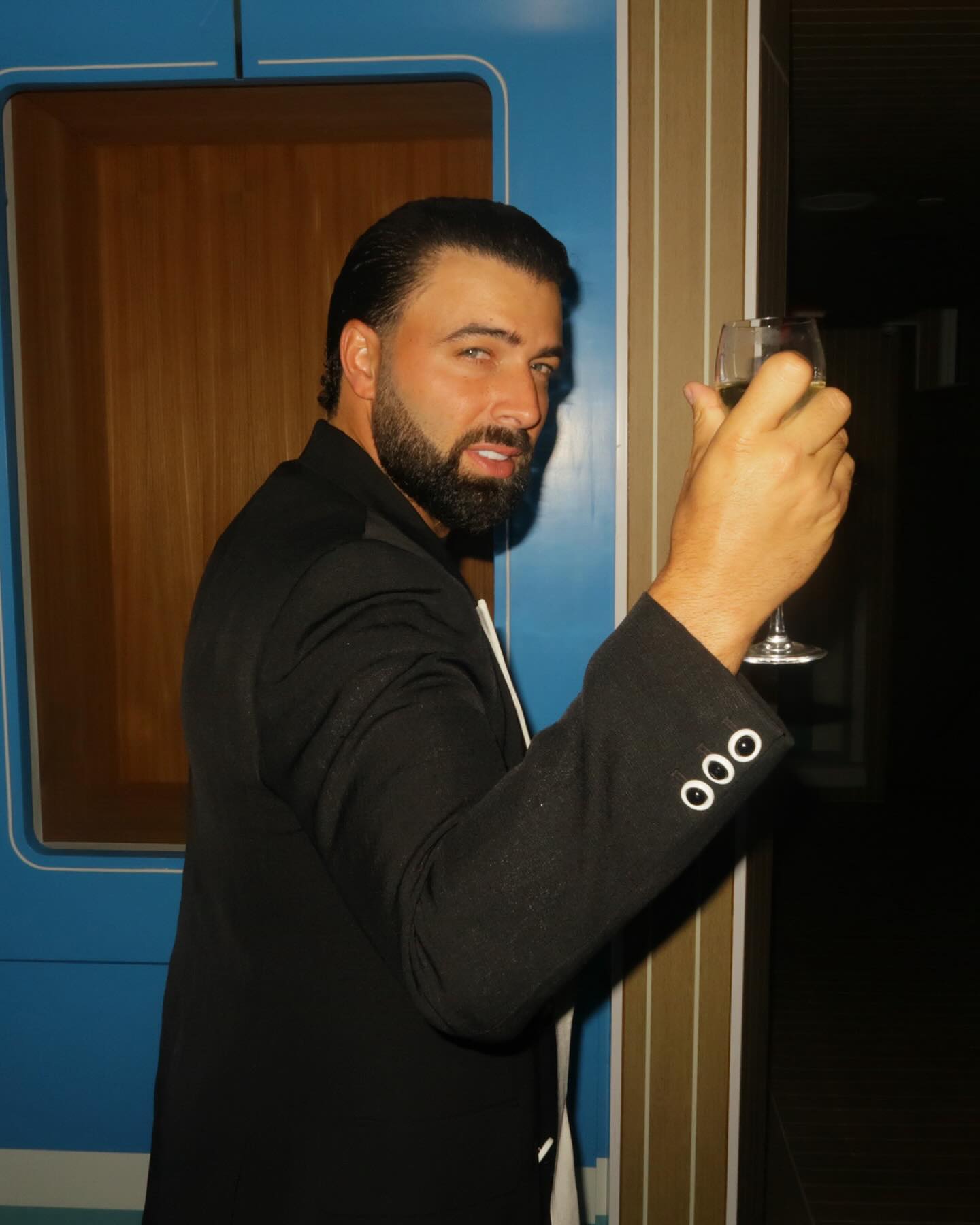 https://e.radikal.host/2025/05/01/jencarlosmusic_1745220992260-1.jpg