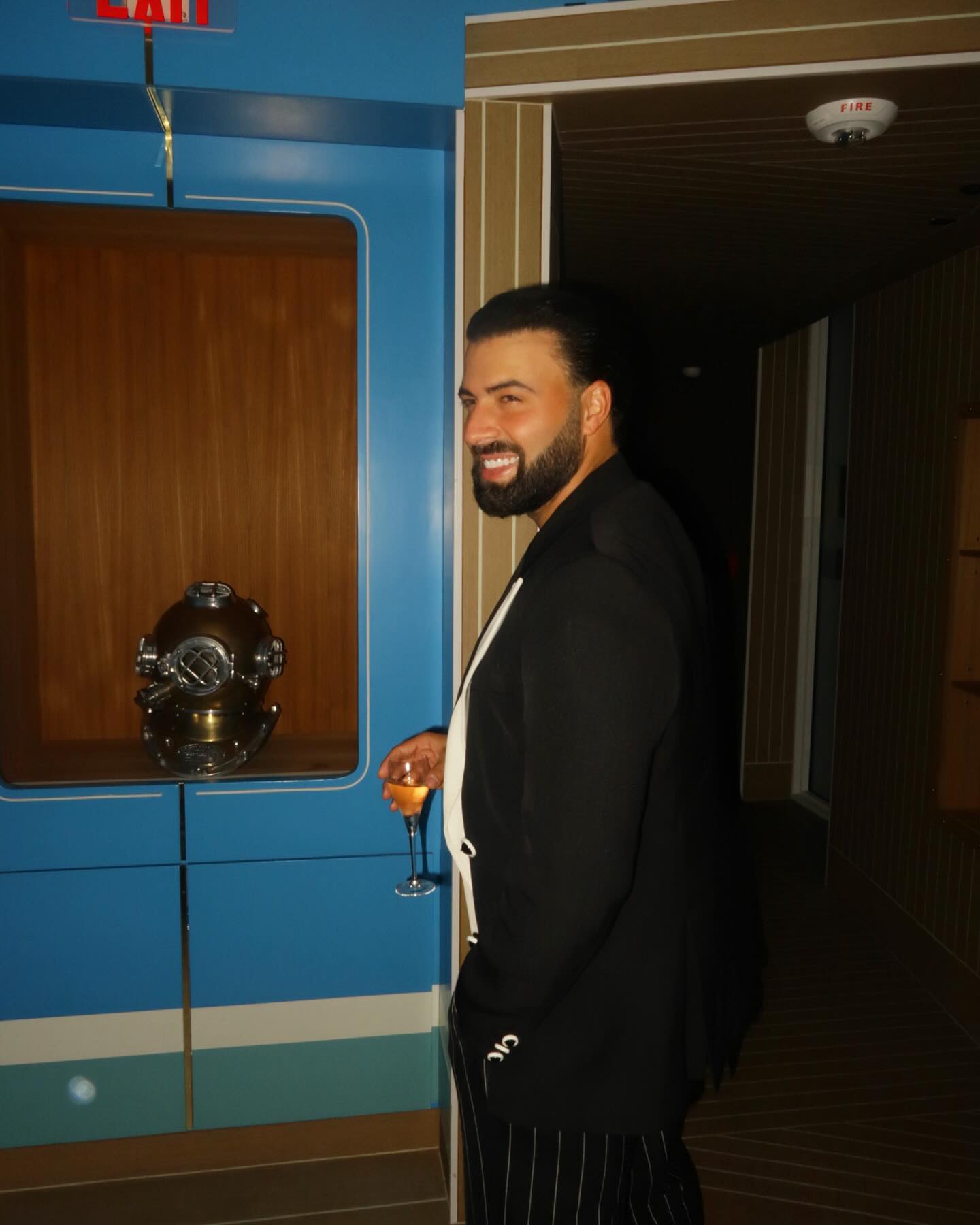 https://e.radikal.host/2025/05/01/jencarlosmusic_1745220994699.jpg