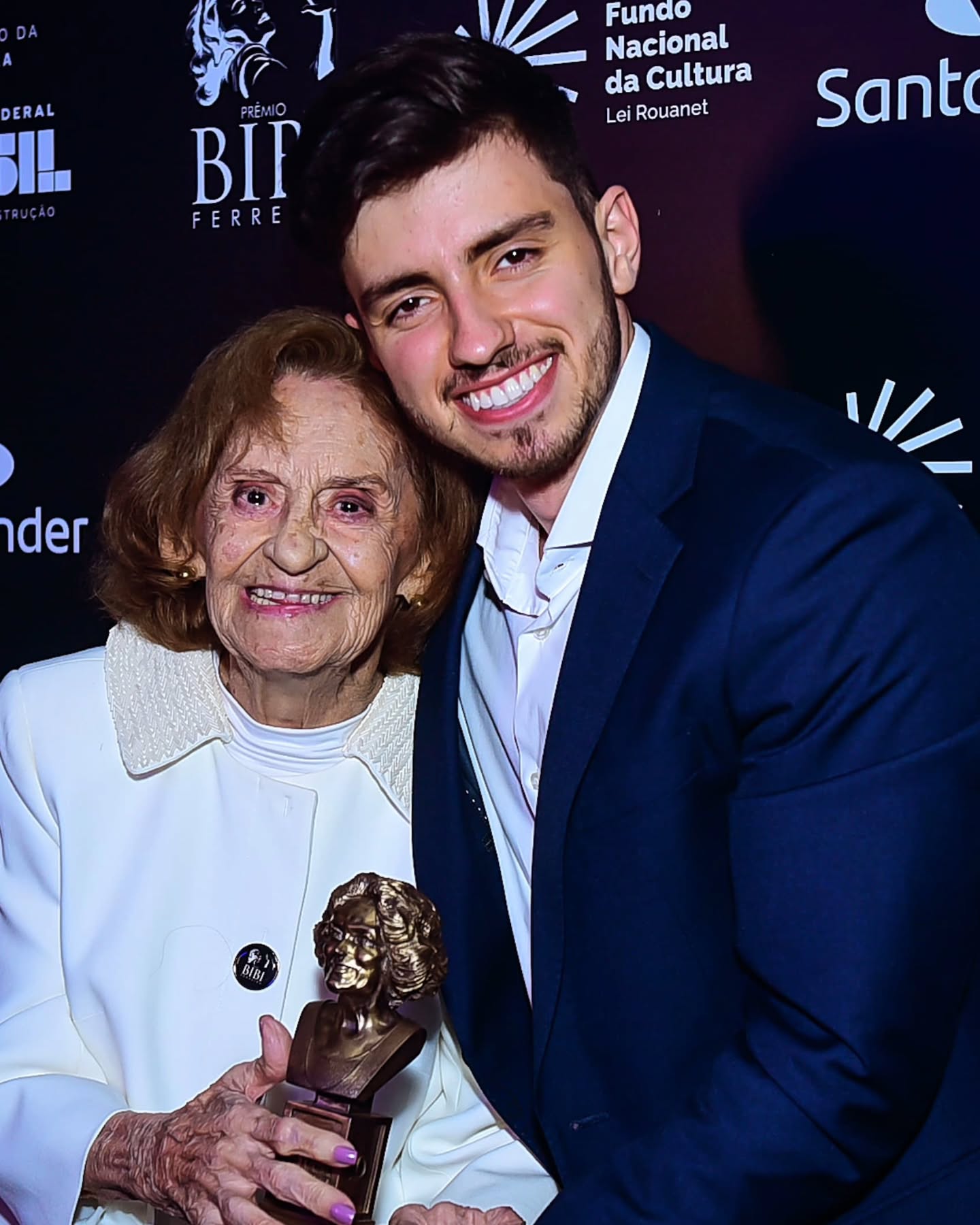 https://e.radikal.host/2025/05/02/atrizlauracardoso_1745309090031.jpg