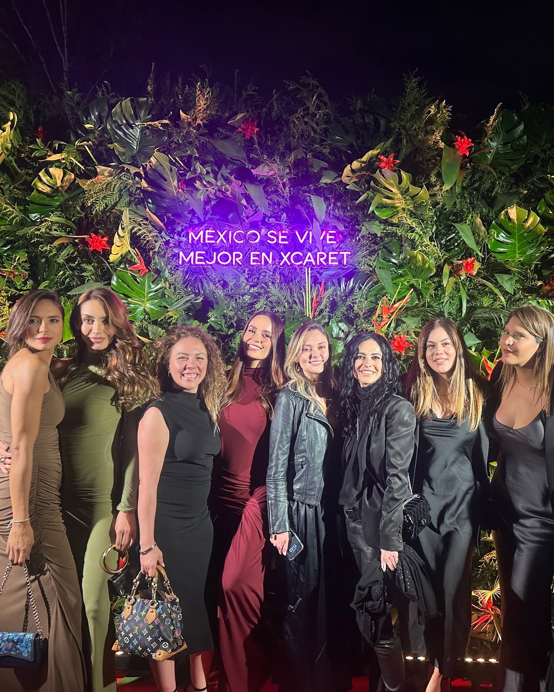 https://e.radikal.host/2025/05/03/Coctel-premios_platino-Reencuentros-que-llenan-el-Makeup--mabelle.experience-cristina.solymosi-Fashion-Stylist--gerardarceofficial_-Dress--messcacchiera.spain-espana-madrid-premiosplatino-actress6.jpg