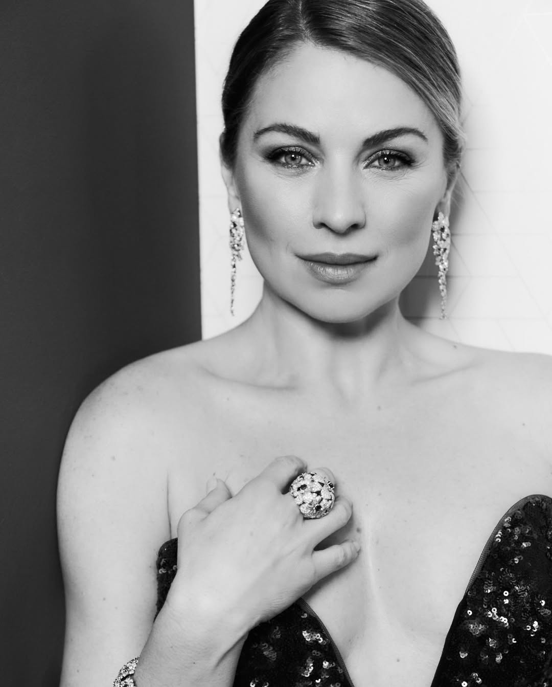 https://e.radikal.host/2025/05/03/Domingo-de-celebrar-lo-mejor-del-cine-y-las-series-de-Iberoamerica-premios_platino-marchesafashion-carreraycarrera_official-aquazzura-Styling-capelliercapellier-PR-alipromesas-rafapont8a01b8a73a248197.jpg