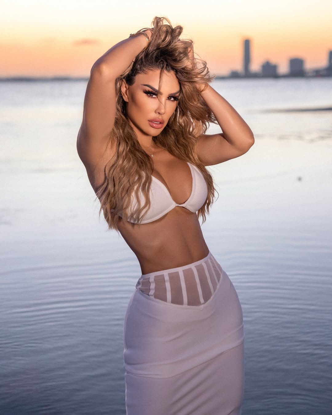 https://e.radikal.host/2025/05/03/Mis-bombonas-recuerden-que-son-maravillosas-poderosas-y-hermosas-que-NADIE-te-haga-sentir-menos-o-te-haga-pensar-lo-contrario-xue_photos-Makeup--vicoguadarrama-Hair--hugoquinonesmakeup.jpg