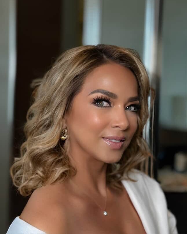https://e.radikal.host/2025/05/04/A-veces-tambien-se-vale-sentirse-bonita-y-ya-.Les-pasa-que-se-miran-y-piensan-me-gusta-como-me-veo-hoy-Makeup-jordi_80-Hair-emilianacampahair-Zarcillos-axabyadamari2.jpg