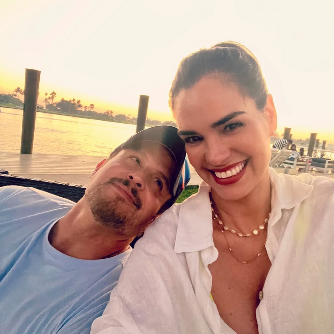 https://e.radikal.host/2025/05/04/Quedate-con-quien-te-mire-como-Yul-Hansel--Que-suerte-la-mia-yulburkle-gracias-por-tantooooo-pero-sobretodo-por-esa-mirada-Te-amo-losburkleortiz-enlasbuenasyenlasmalas-pareja-25anosycoab78afd13c202445.jpg