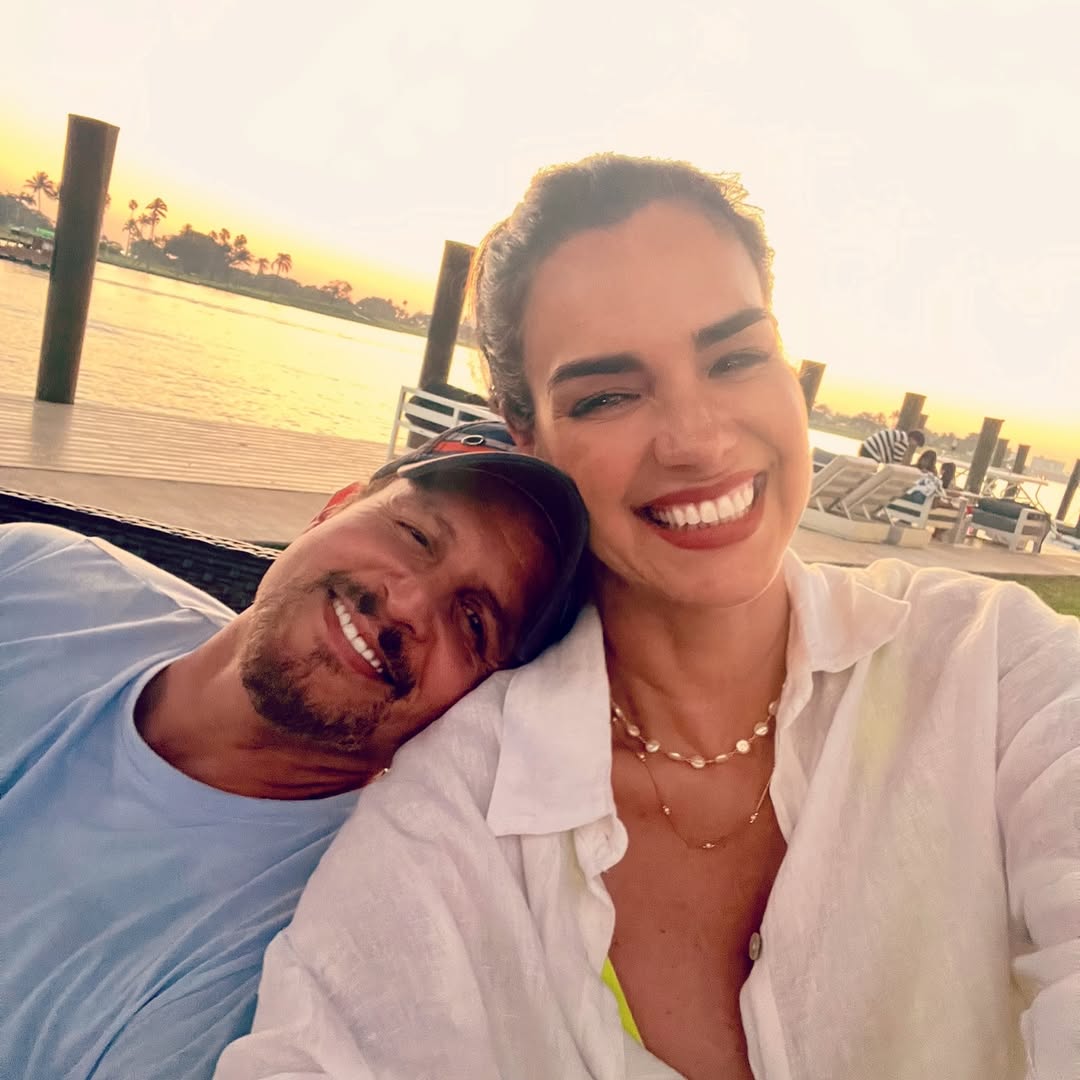 https://e.radikal.host/2025/05/04/Quedate-con-quien-te-mire-como-Yul-Hansel--Que-suerte-la-mia-yulburkle-gracias-por-tantooooo-pero-sobretodo-por-esa-mirada-Te-amo-losburkleortiz-enlasbuenasyenlasmalas-pareja-25anosycof5b5d2cd16fce68d.jpg