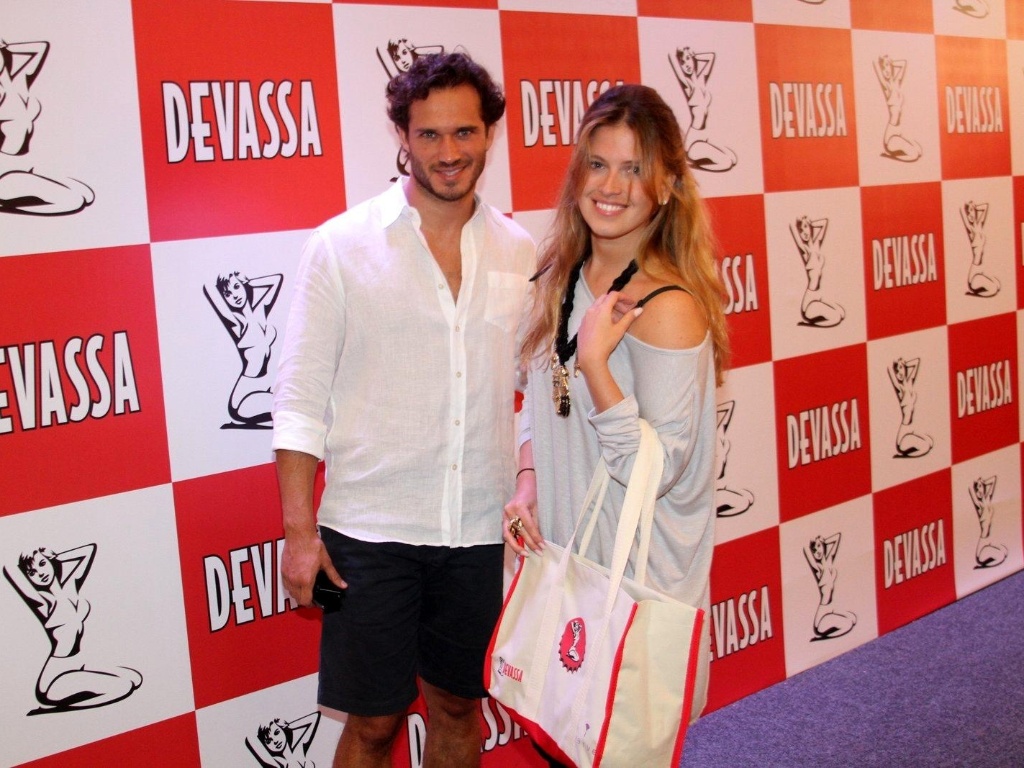 https://e.radikal.host/2025/05/06/10fev2013---com-com-a-namorada-juliana-pereira-paulo-rocha-busca-seu-kit-para-o-camarote-devassa-no-rio-de-janeiro-1360513603423_1024x768.jpg