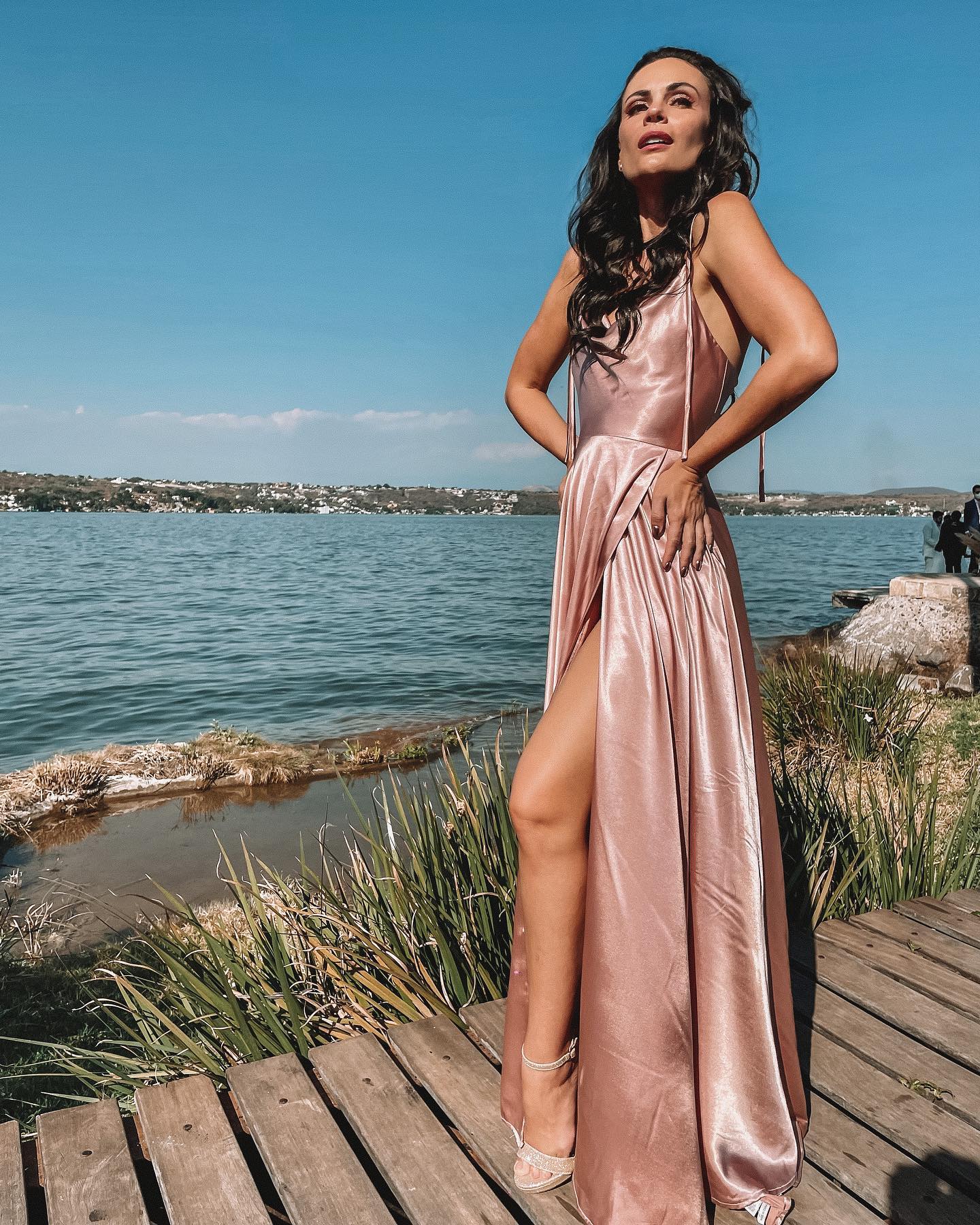 https://e.radikal.host/2025/05/06/LAURA-KARMINE-11.jpg