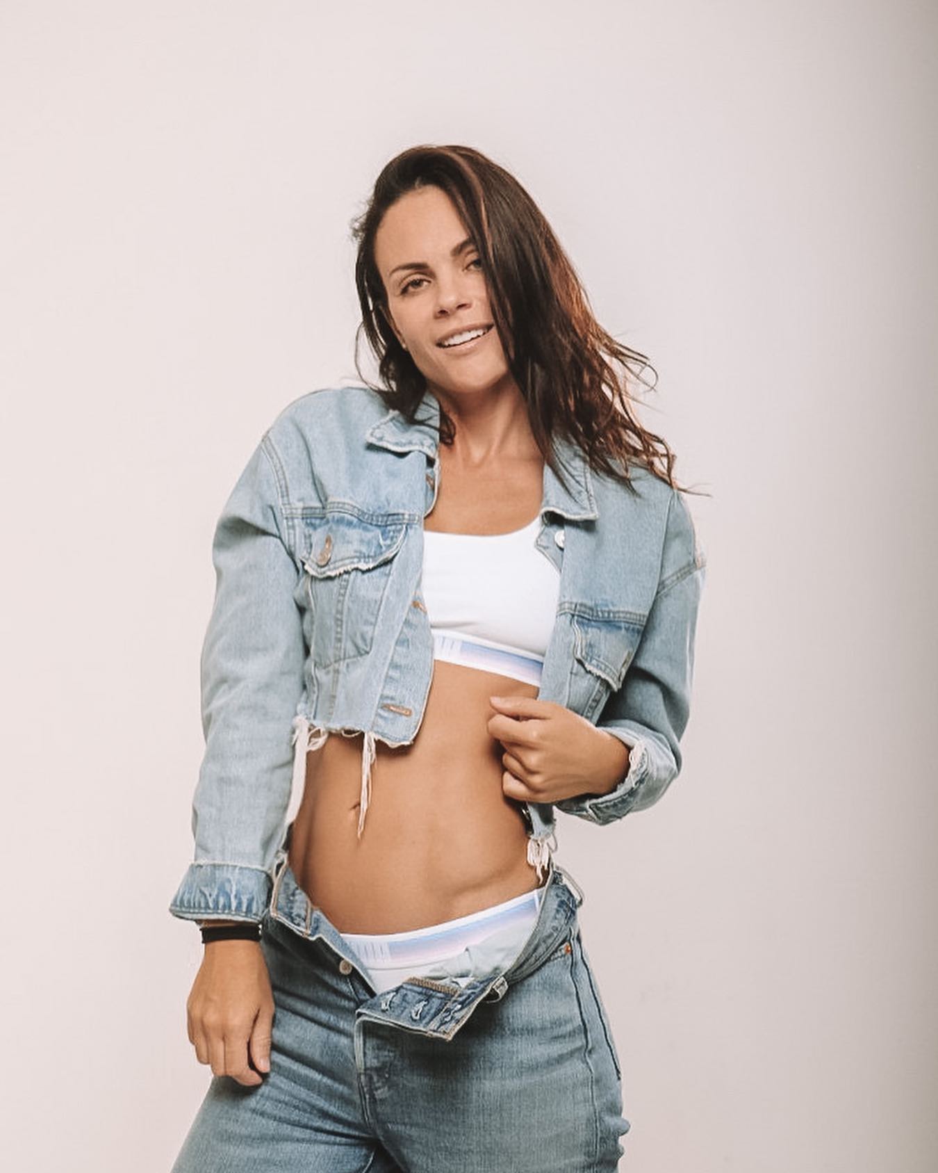 https://e.radikal.host/2025/05/06/LAURA-KARMINE-22.jpg