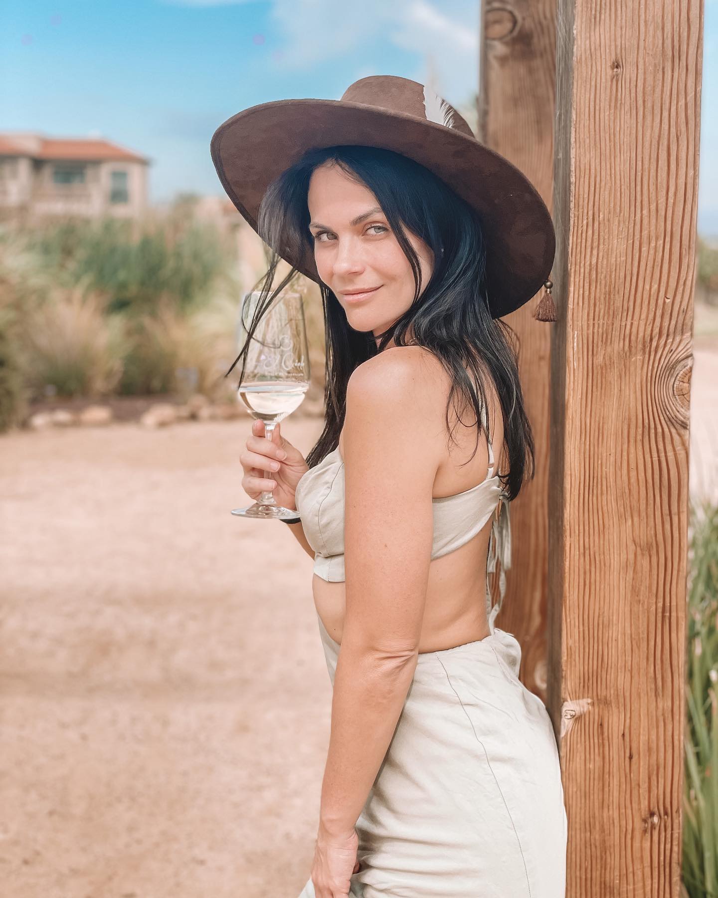 https://e.radikal.host/2025/05/06/LAURA-KARMINE-31.jpg