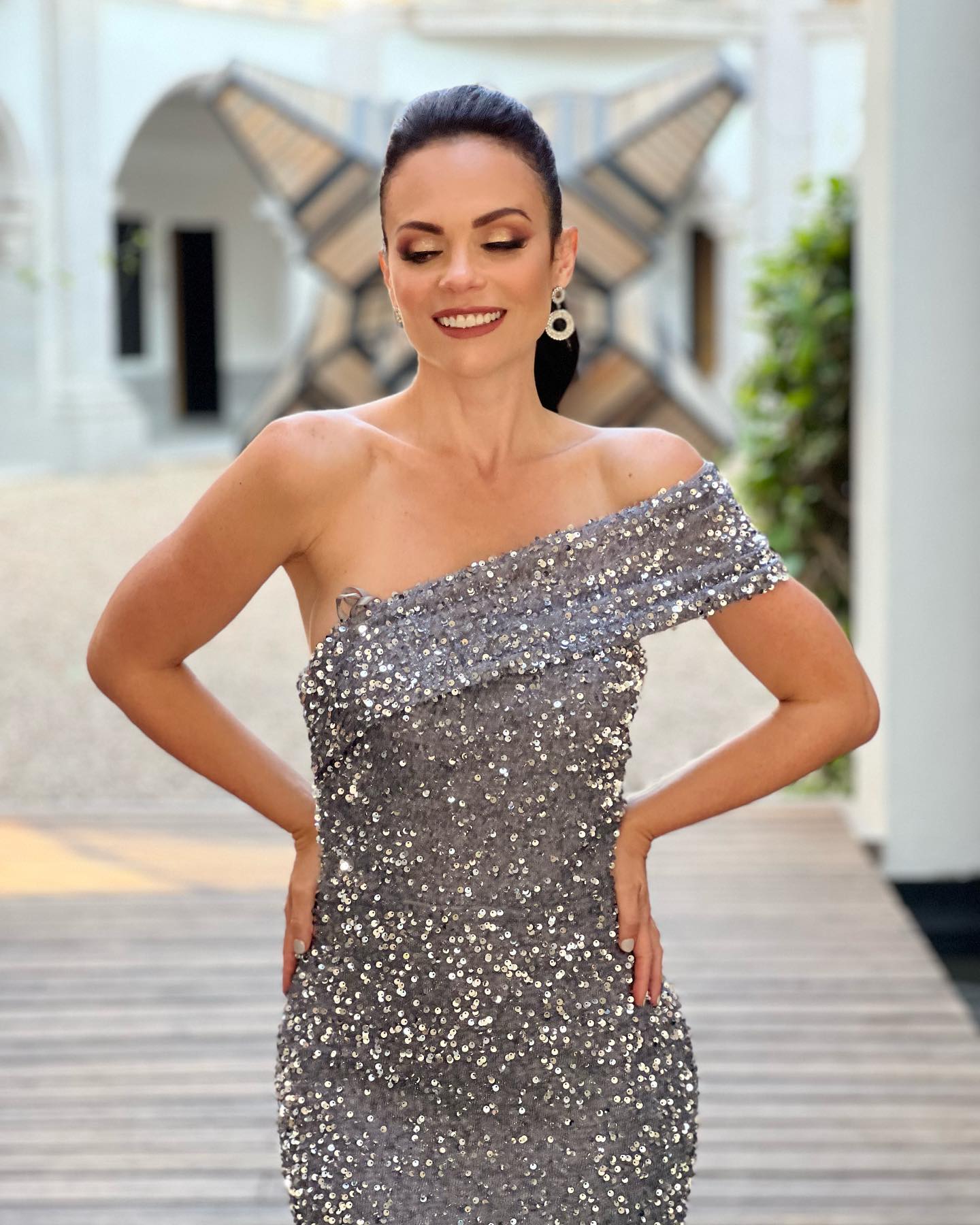 https://e.radikal.host/2025/05/06/LAURA-KARMINE-37.jpg