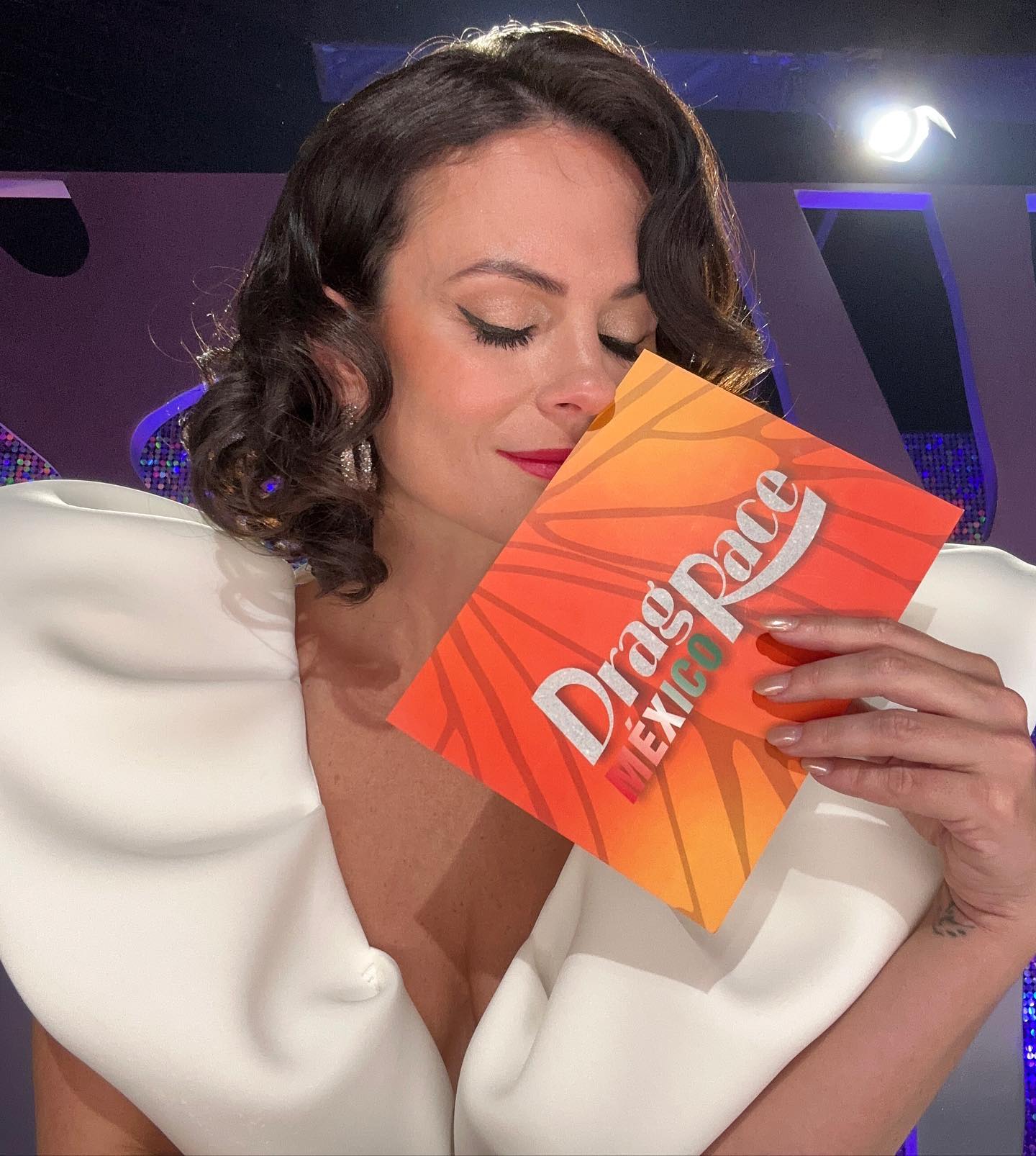 https://e.radikal.host/2025/05/06/LAURA-KARMINE-41.jpg
