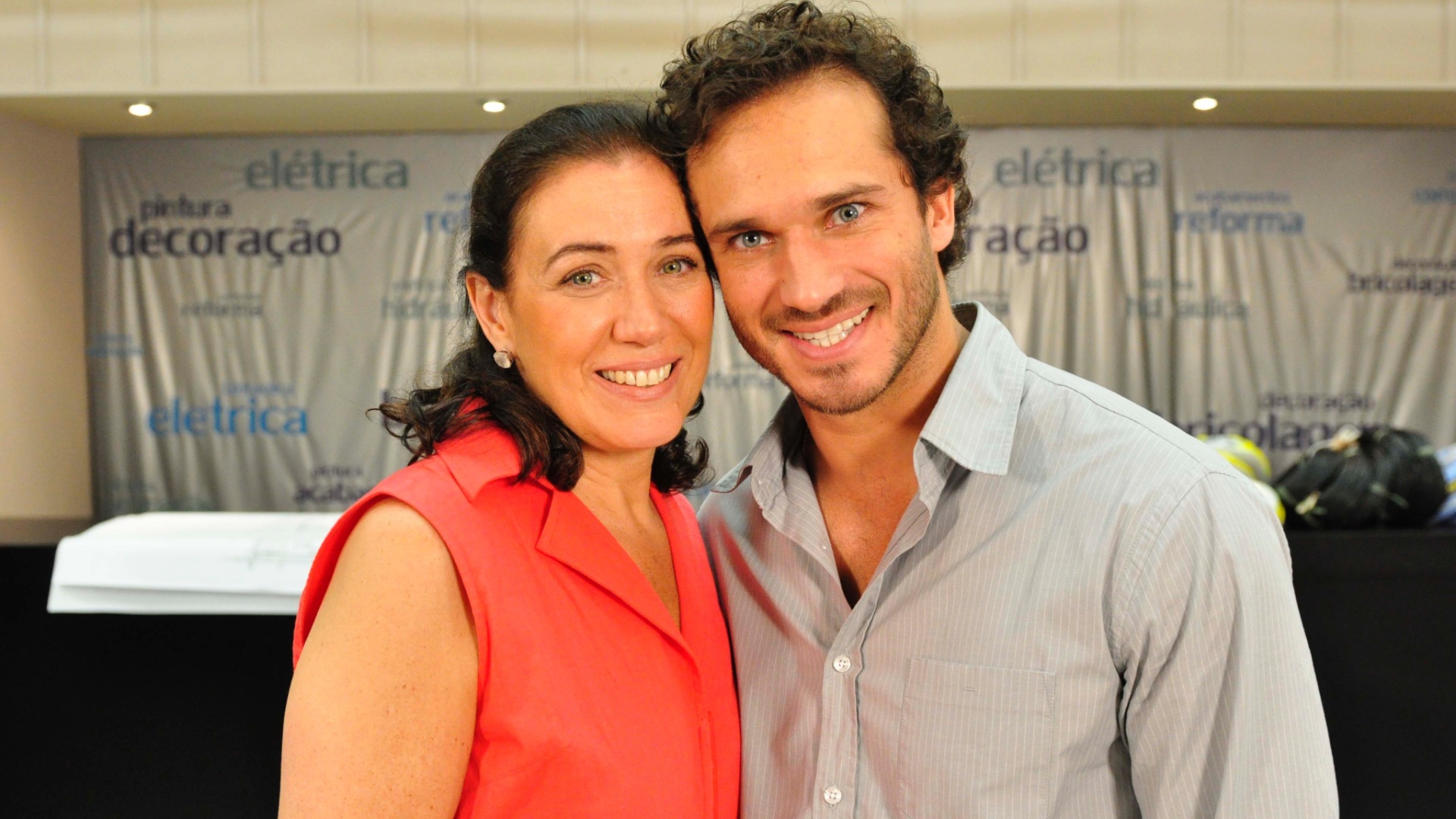 https://e.radikal.host/2025/05/06/guaracy-paulo-rocha-leva-griselda-lilia-cabral-para-cama-em-fina-estampa-1330026210029_1920x1080.jpg