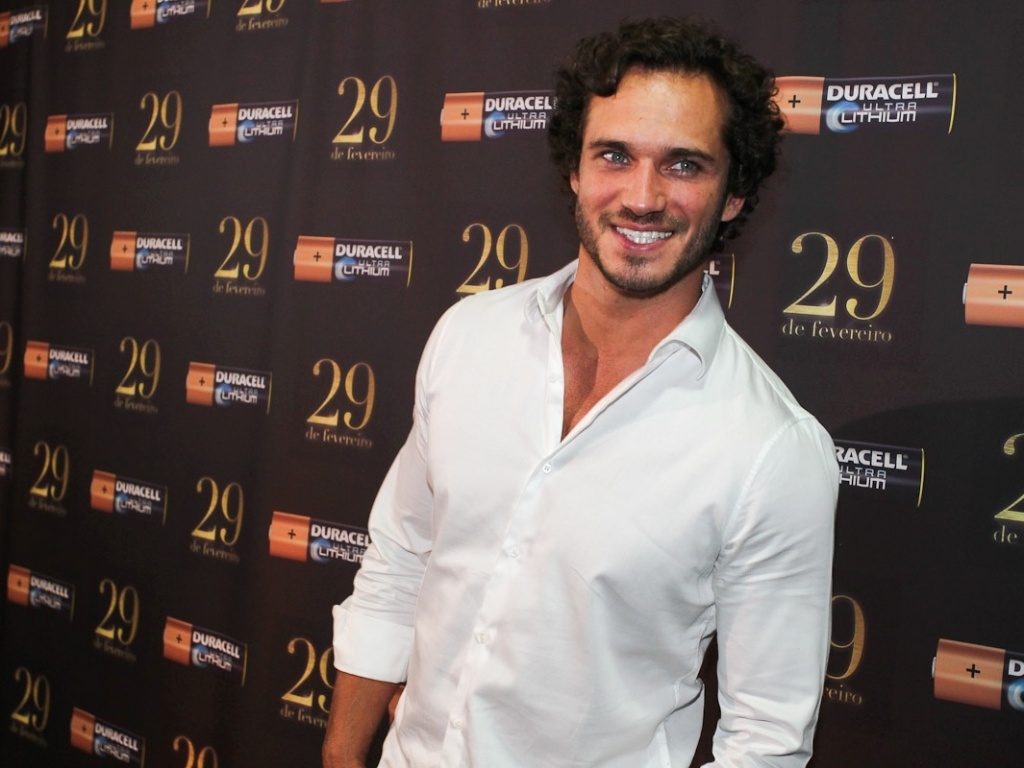 https://e.radikal.host/2025/05/06/o-ator-paulo-rocha-o-guaracy-de-fina-estampa-tambem-participou-da-festa-em-sao-paulo-29212-1330602165554_1024x768.jpg