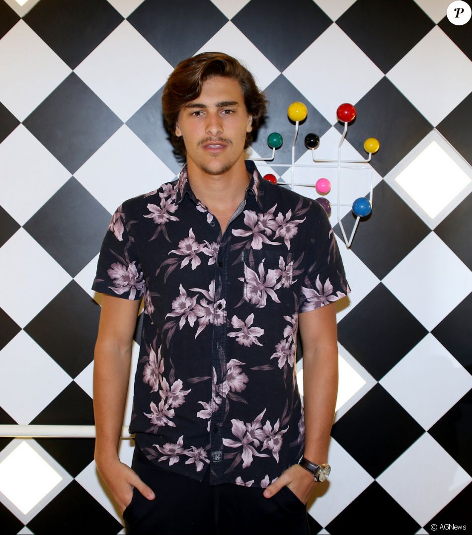 https://e.radikal.host/2025/05/08/2446572-bruno-montaleone-namorado-de-sasha-mene-950x0-3.jpg
